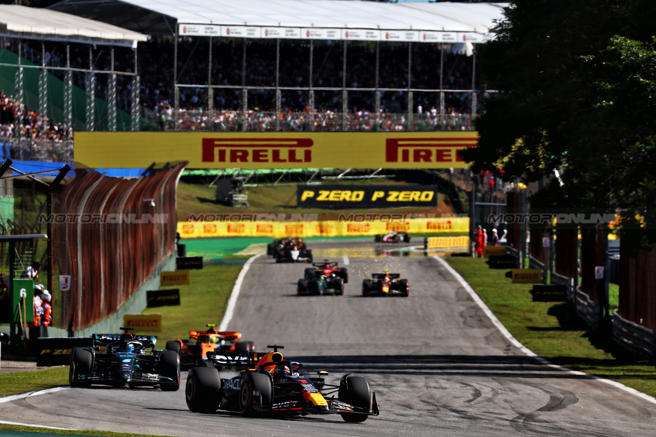 GP BRASILE, Max Verstappen (NLD) Red Bull Racing RB19.

04.11.2023. Formula 1 World Championship, Rd 21, Brazilian Grand Prix, Sao Paulo, Brazil, Sprint Day.

 - www.xpbimages.com, EMail: requests@xpbimages.com © Copyright: Coates / XPB Images