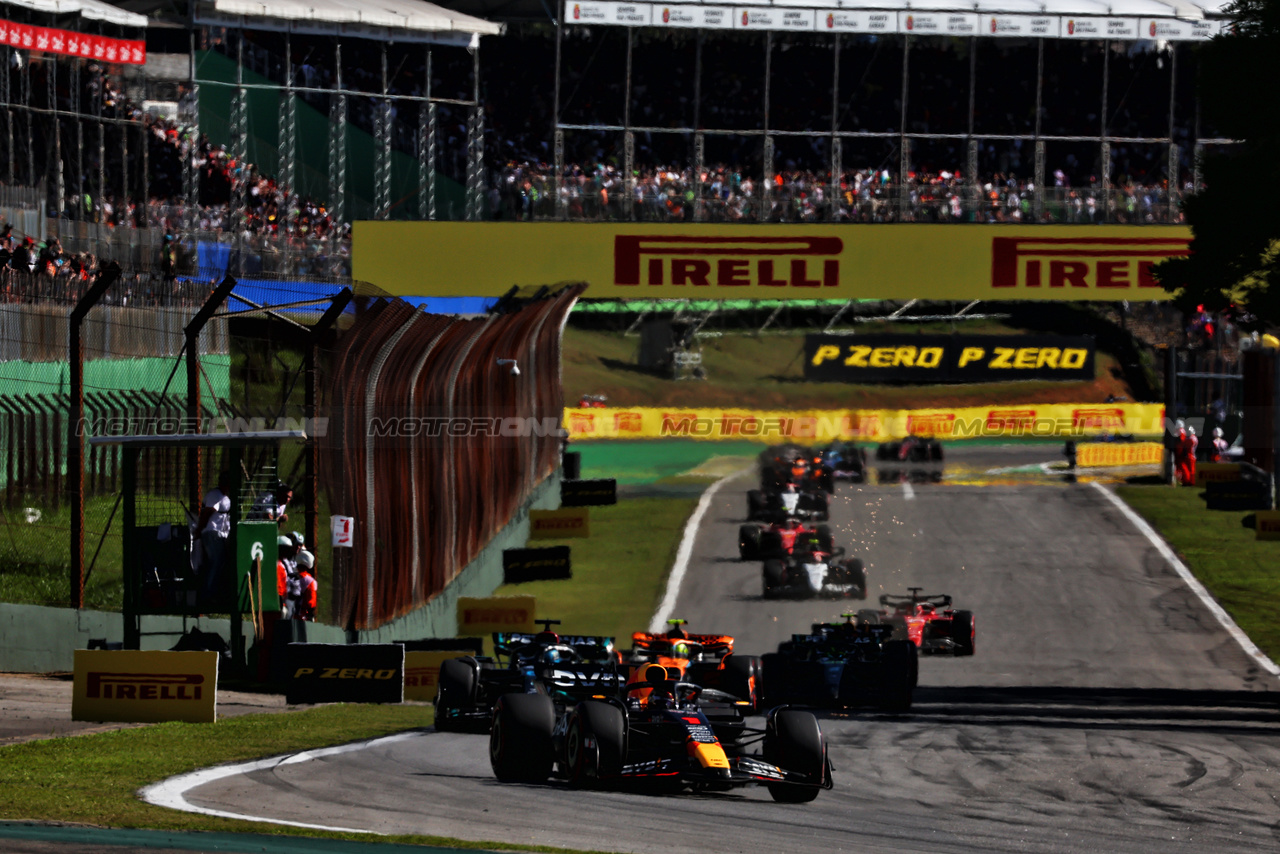 GP BRASILE, Max Verstappen (NLD) Red Bull Racing RB19.

04.11.2023. Formula 1 World Championship, Rd 21, Brazilian Grand Prix, Sao Paulo, Brazil, Sprint Day.

 - www.xpbimages.com, EMail: requests@xpbimages.com © Copyright: Coates / XPB Images