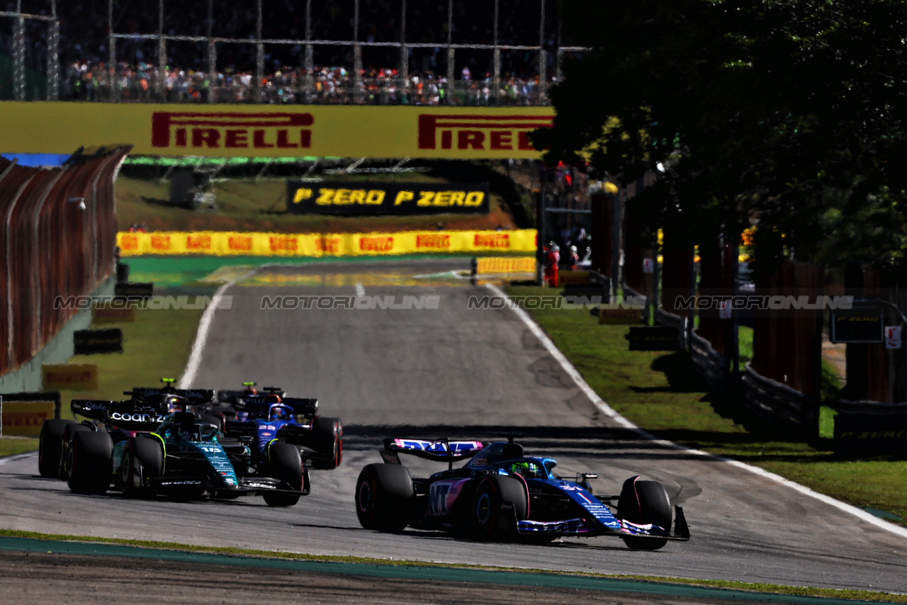 GP BRASILE, Esteban Ocon (FRA) Alpine F1 Team A523.

04.11.2023. Formula 1 World Championship, Rd 21, Brazilian Grand Prix, Sao Paulo, Brazil, Sprint Day.

 - www.xpbimages.com, EMail: requests@xpbimages.com © Copyright: Coates / XPB Images