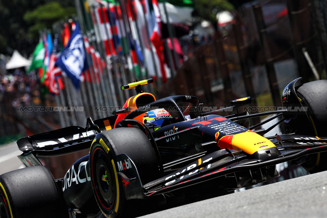 GP BRASILE, Sergio Perez (MEX) Red Bull Racing RB19.

04.11.2023. Formula 1 World Championship, Rd 21, Brazilian Grand Prix, Sao Paulo, Brazil, Sprint Day.

- www.xpbimages.com, EMail: requests@xpbimages.com © Copyright: Batchelor / XPB Images