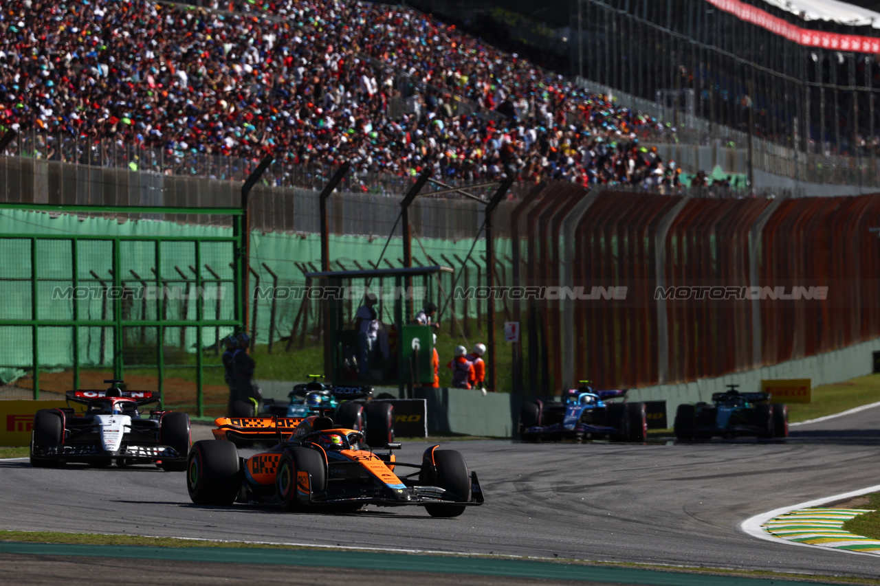 GP BRASILE, Oscar Piastri (AUS) McLaren MCL60.

04.11.2023. Formula 1 World Championship, Rd 21, Brazilian Grand Prix, Sao Paulo, Brazil, Sprint Day.

 - www.xpbimages.com, EMail: requests@xpbimages.com © Copyright: Coates / XPB Images