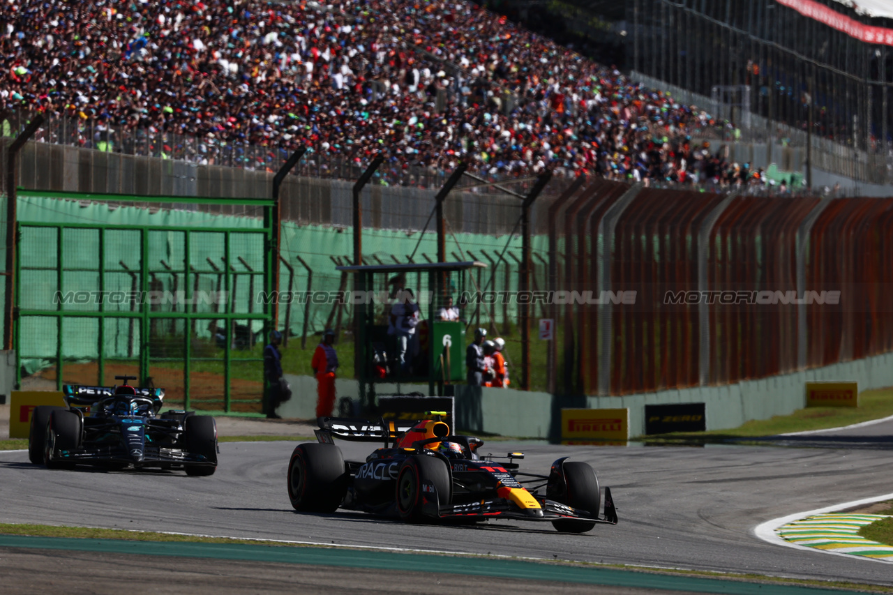 GP BRASILE, Sergio Perez (MEX) Red Bull Racing RB19.

04.11.2023. Formula 1 World Championship, Rd 21, Brazilian Grand Prix, Sao Paulo, Brazil, Sprint Day.

 - www.xpbimages.com, EMail: requests@xpbimages.com © Copyright: Coates / XPB Images