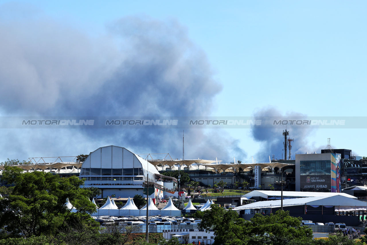 GP BRASILE, Circuit Atmosfera - smoke above the circuit.

04.11.2023. Formula 1 World Championship, Rd 21, Brazilian Grand Prix, Sao Paulo, Brazil, Sprint Day.

 - www.xpbimages.com, EMail: requests@xpbimages.com © Copyright: Coates / XPB Images