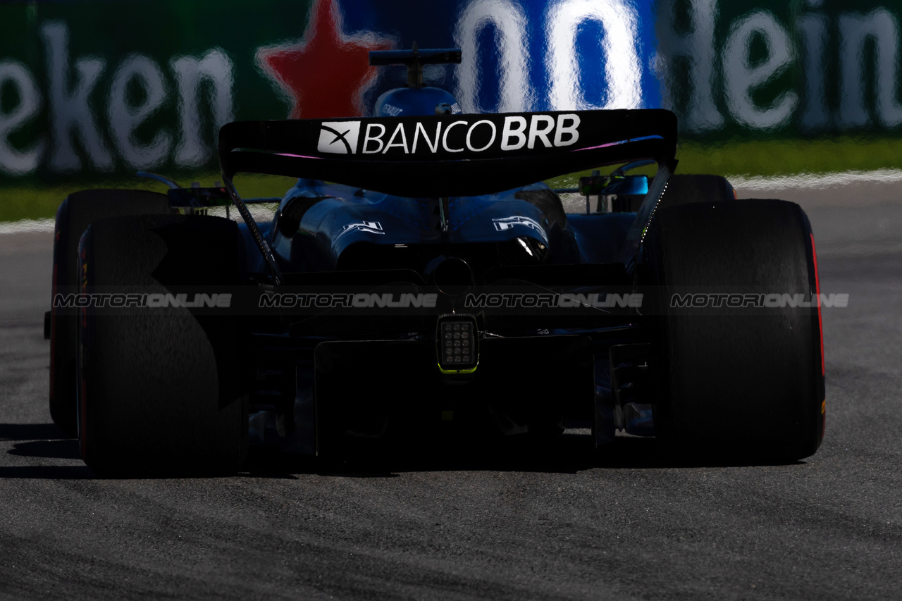 GP BRASILE, Esteban Ocon (FRA) Alpine F1 Team A523.

04.11.2023. Formula 1 World Championship, Rd 21, Brazilian Grand Prix, Sao Paulo, Brazil, Sprint Day.

- www.xpbimages.com, EMail: requests@xpbimages.com © Copyright: Staley / XPB Images