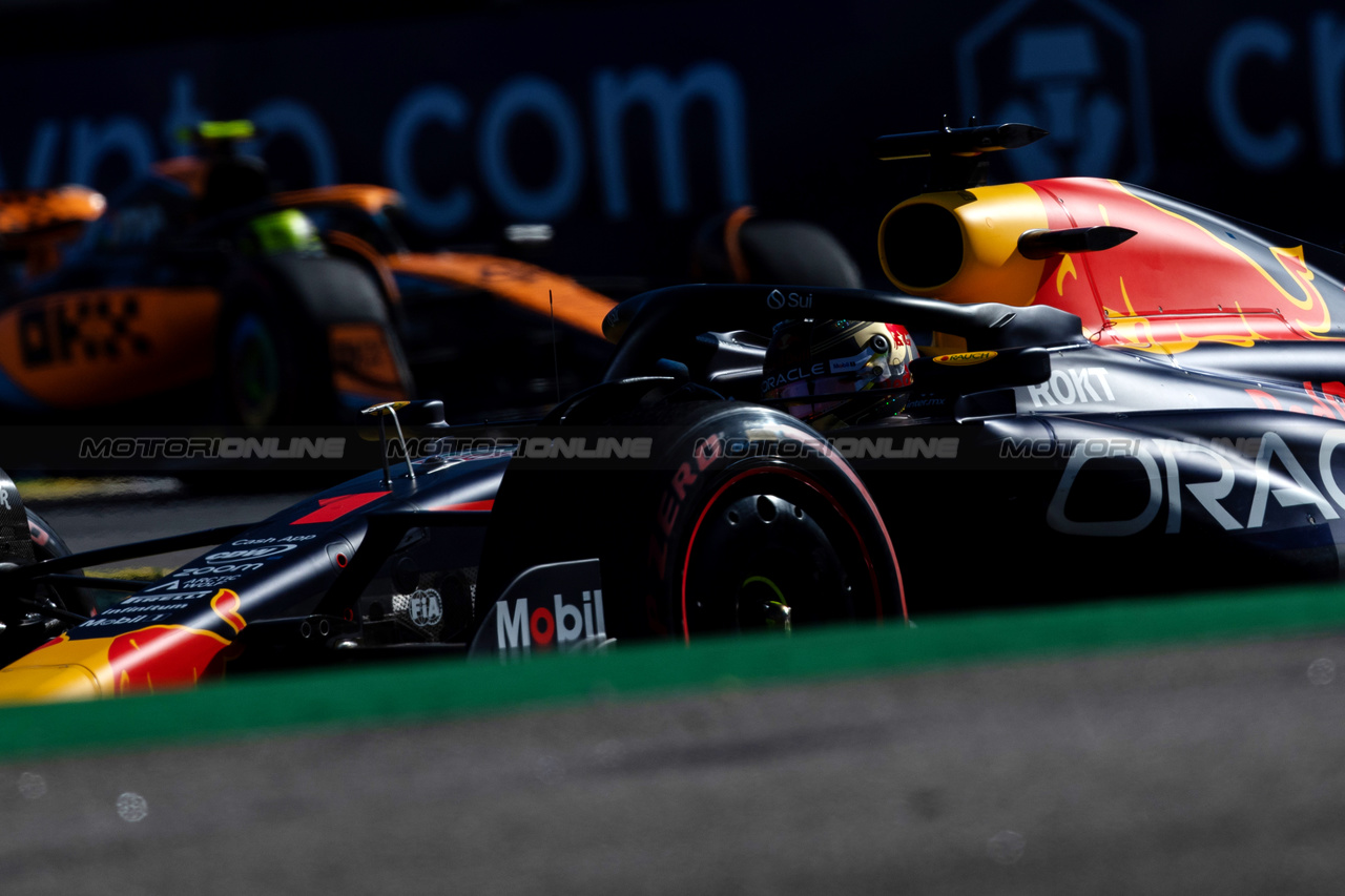 GP BRASILE, Max Verstappen (NLD) Red Bull Racing RB19.

04.11.2023. Formula 1 World Championship, Rd 21, Brazilian Grand Prix, Sao Paulo, Brazil, Sprint Day.

- www.xpbimages.com, EMail: requests@xpbimages.com © Copyright: Staley / XPB Images
