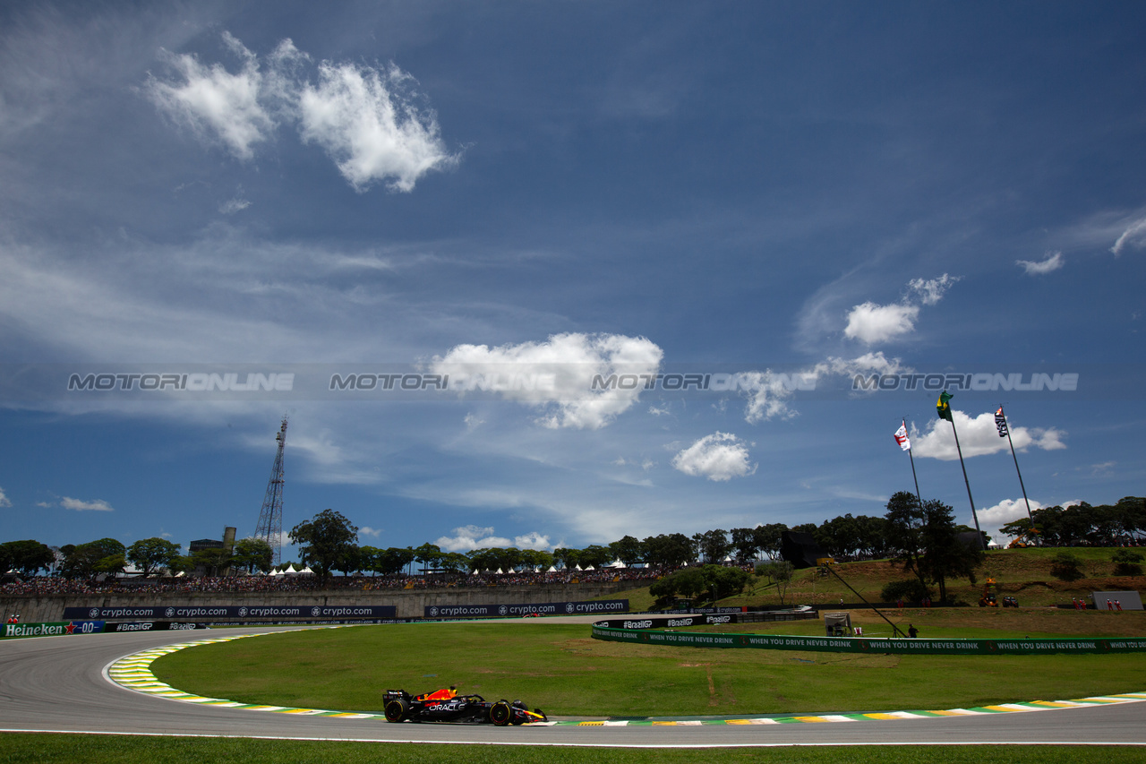 GP BRASILE, Max Verstappen (NLD) Red Bull Racing RB19.

04.11.2023. Formula 1 World Championship, Rd 21, Brazilian Grand Prix, Sao Paulo, Brazil, Sprint Day.

- www.xpbimages.com, EMail: requests@xpbimages.com © Copyright: XPB Images
