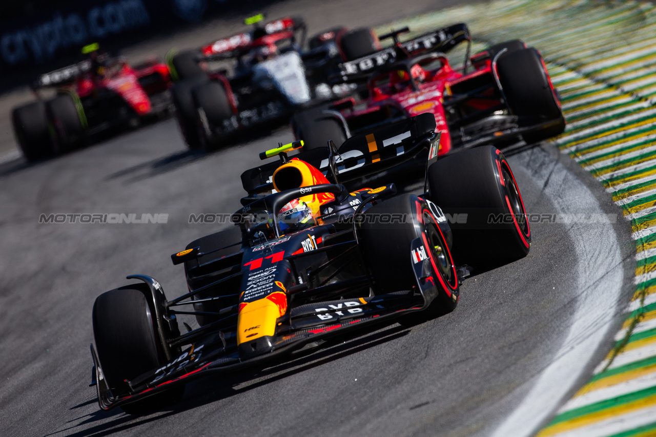 GP BRASILE, Sergio Perez (MEX) Red Bull Racing RB19.

04.11.2023. Formula 1 World Championship, Rd 21, Brazilian Grand Prix, Sao Paulo, Brazil, Sprint Day.

- www.xpbimages.com, EMail: requests@xpbimages.com © Copyright: XPB Images