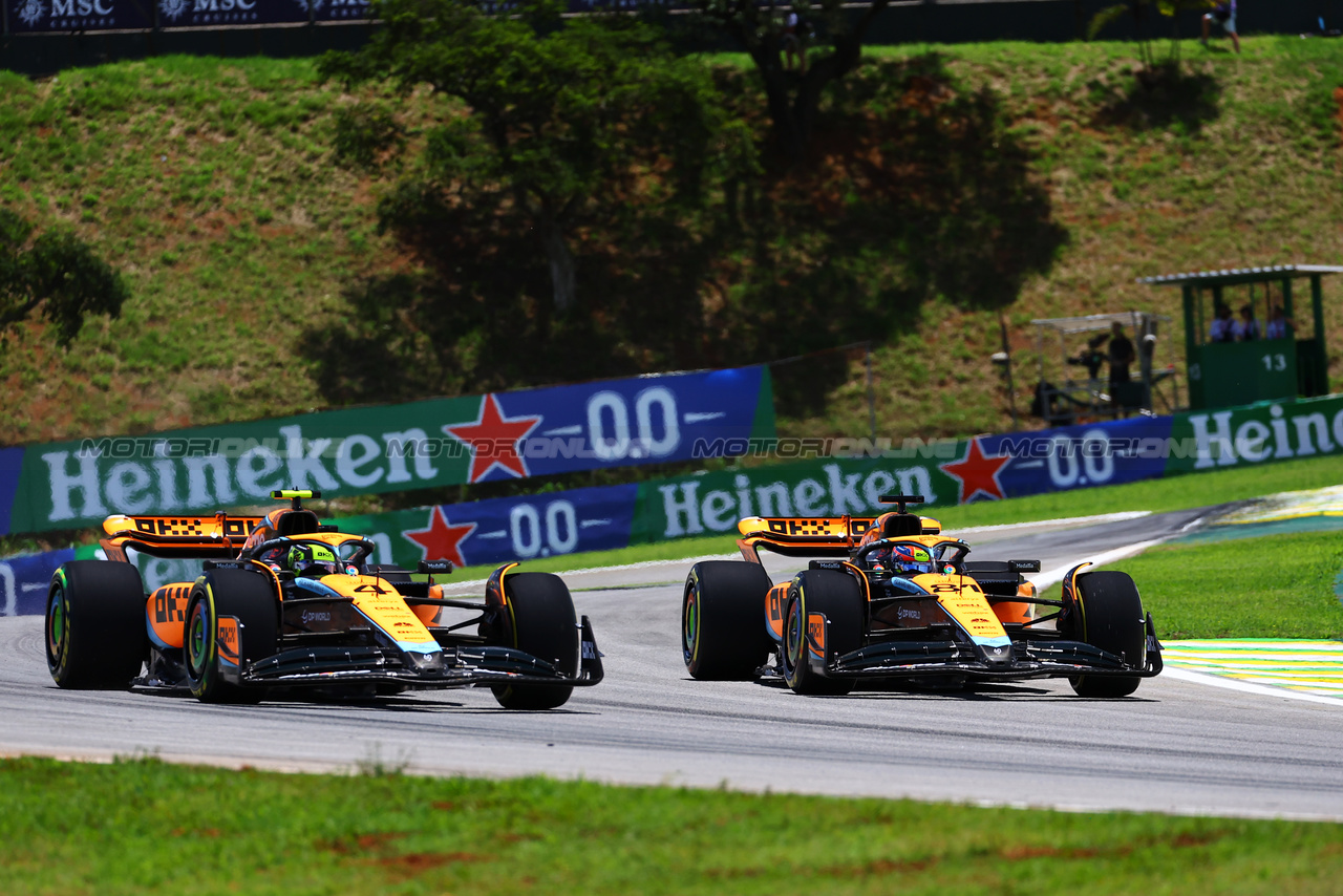 GP BRASILE, Lando Norris (GBR) McLaren MCL60 e Oscar Piastri (AUS) McLaren MCL60.

04.11.2023. Formula 1 World Championship, Rd 21, Brazilian Grand Prix, Sao Paulo, Brazil, Sprint Day.

- www.xpbimages.com, EMail: requests@xpbimages.com © Copyright: XPB Images