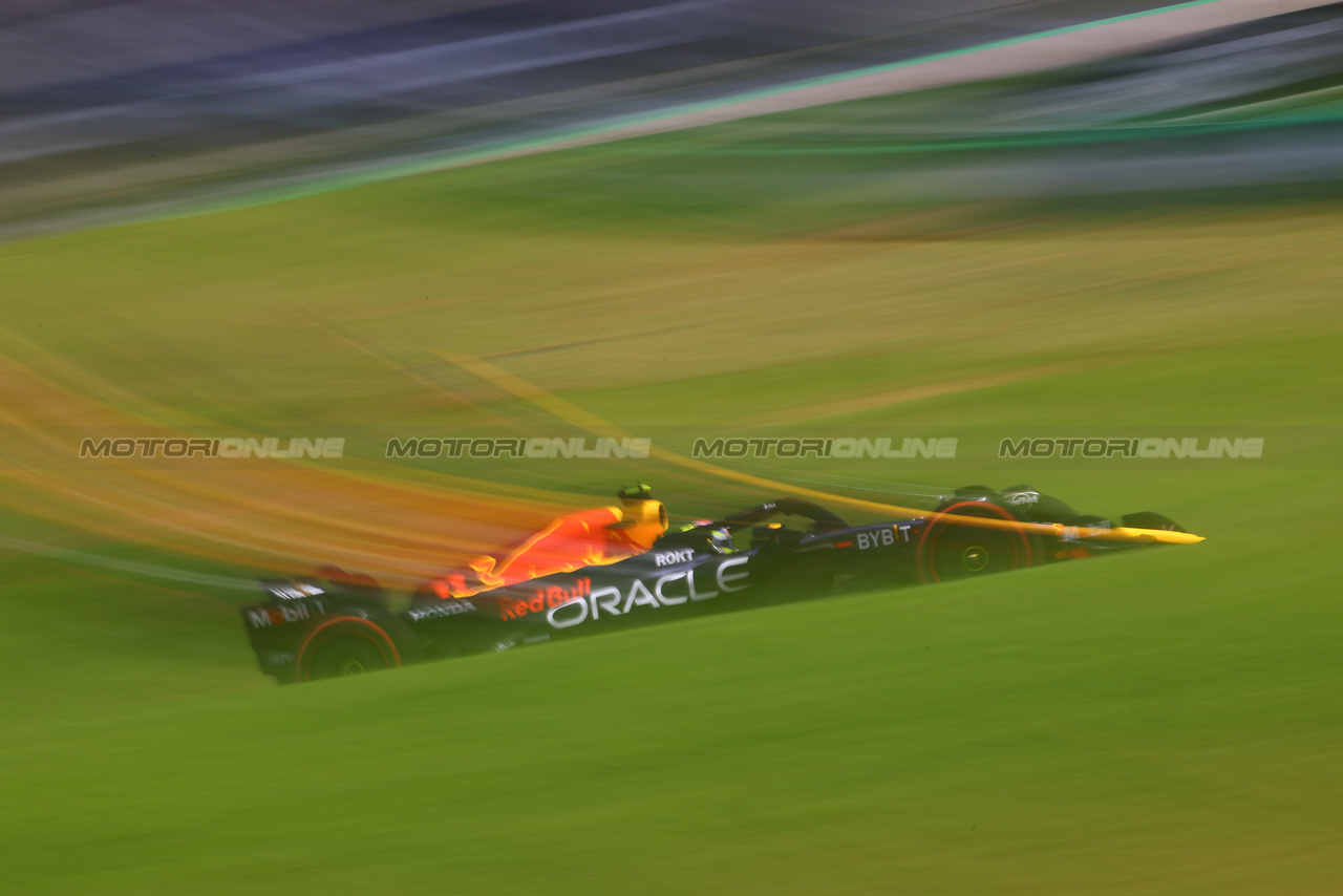 GP BRASILE, Sergio Perez (MEX) Red Bull Racing RB19.

04.11.2023. Formula 1 World Championship, Rd 21, Brazilian Grand Prix, Sao Paulo, Brazil, Sprint Day.

- www.xpbimages.com, EMail: requests@xpbimages.com © Copyright: XPB Images