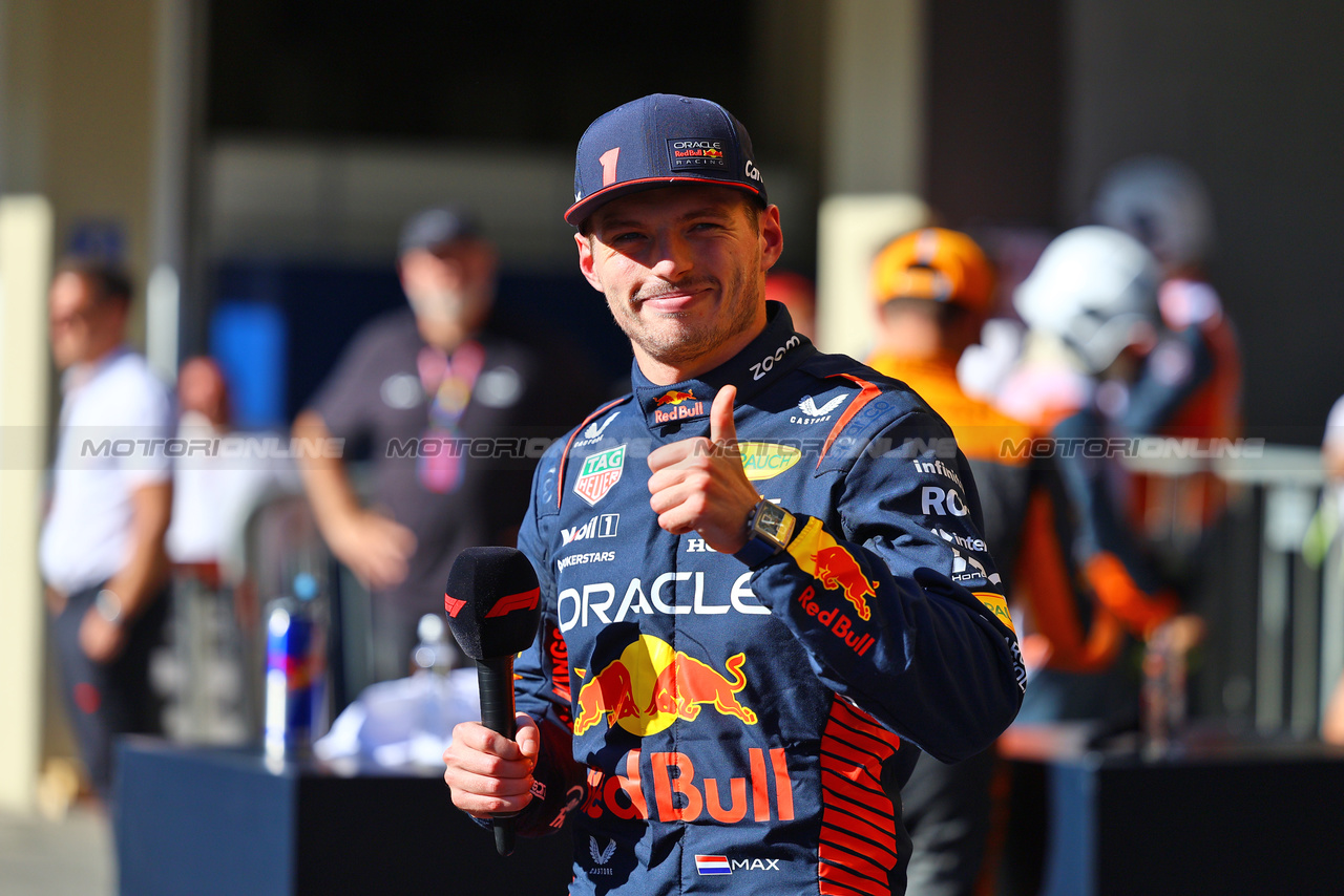 GP BRASILE, Gara winner Max Verstappen (NLD) Red Bull Racing celebrates in Sprint parc ferme.

04.11.2023. Formula 1 World Championship, Rd 21, Brazilian Grand Prix, Sao Paulo, Brazil, Sprint Day.

- www.xpbimages.com, EMail: requests@xpbimages.com © Copyright: XPB Images