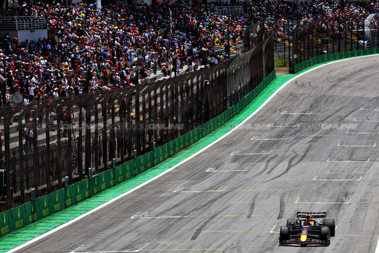 GP BRASILE, Max Verstappen (NLD) Red Bull Racing RB19.

04.11.2023. Formula 1 World Championship, Rd 21, Brazilian Grand Prix, Sao Paulo, Brazil, Sprint Day.

- www.xpbimages.com, EMail: requests@xpbimages.com © Copyright: Batchelor / XPB Images