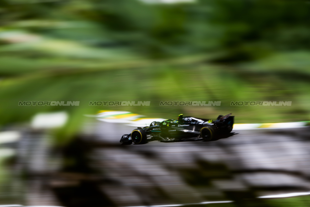 GP BRASILE, Lewis Hamilton (GBR) Mercedes AMG F1 W14.

04.11.2023. Formula 1 World Championship, Rd 21, Brazilian Grand Prix, Sao Paulo, Brazil, Sprint Day.

- www.xpbimages.com, EMail: requests@xpbimages.com © Copyright: Batchelor / XPB Images