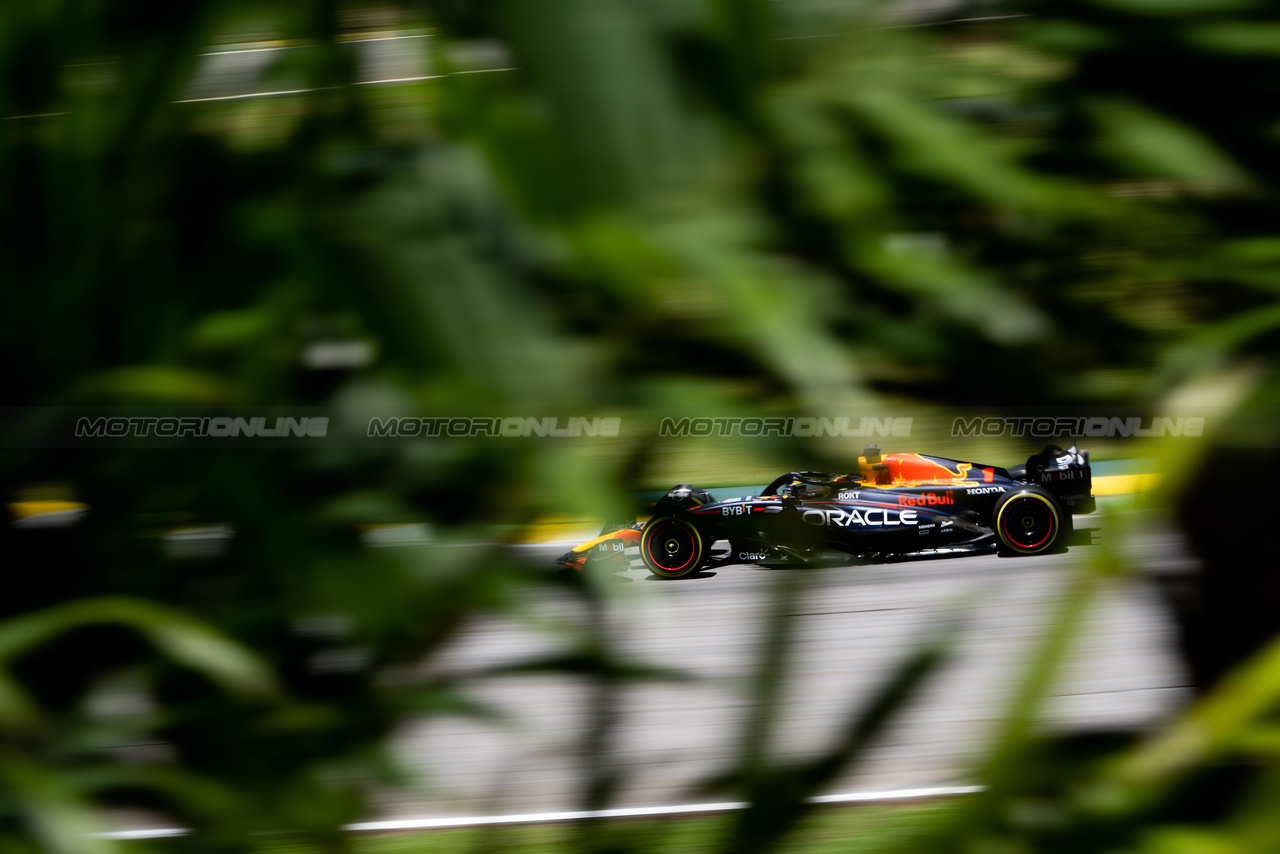 GP BRASILE, Max Verstappen (NLD) Red Bull Racing RB19.

04.11.2023. Formula 1 World Championship, Rd 21, Brazilian Grand Prix, Sao Paulo, Brazil, Sprint Day.

- www.xpbimages.com, EMail: requests@xpbimages.com © Copyright: Batchelor / XPB Images