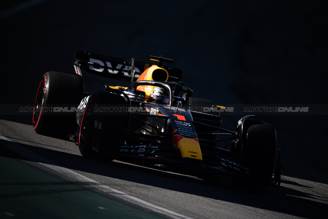 GP BRASILE, Max Verstappen (NLD) Red Bull Racing RB19.

04.11.2023. Formula 1 World Championship, Rd 21, Brazilian Grand Prix, Sao Paulo, Brazil, Sprint Day.

- www.xpbimages.com, EMail: requests@xpbimages.com © Copyright: Batchelor / XPB Images
