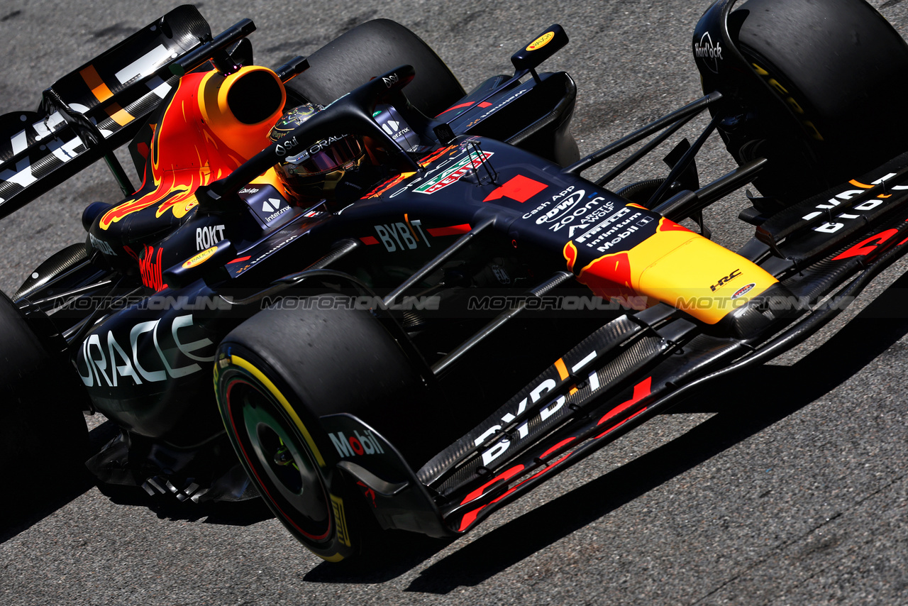 GP BRASILE, Max Verstappen (NLD) Red Bull Racing RB19.

04.11.2023. Formula 1 World Championship, Rd 21, Brazilian Grand Prix, Sao Paulo, Brazil, Sprint Day.

- www.xpbimages.com, EMail: requests@xpbimages.com © Copyright: Batchelor / XPB Images
