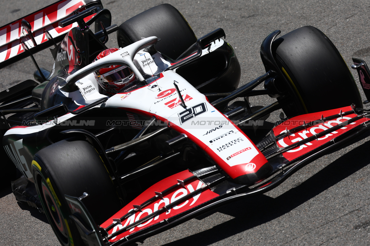GP BRASILE, Kevin Magnussen (DEN) Haas VF-23.

04.11.2023. Formula 1 World Championship, Rd 21, Brazilian Grand Prix, Sao Paulo, Brazil, Sprint Day.

- www.xpbimages.com, EMail: requests@xpbimages.com © Copyright: Batchelor / XPB Images