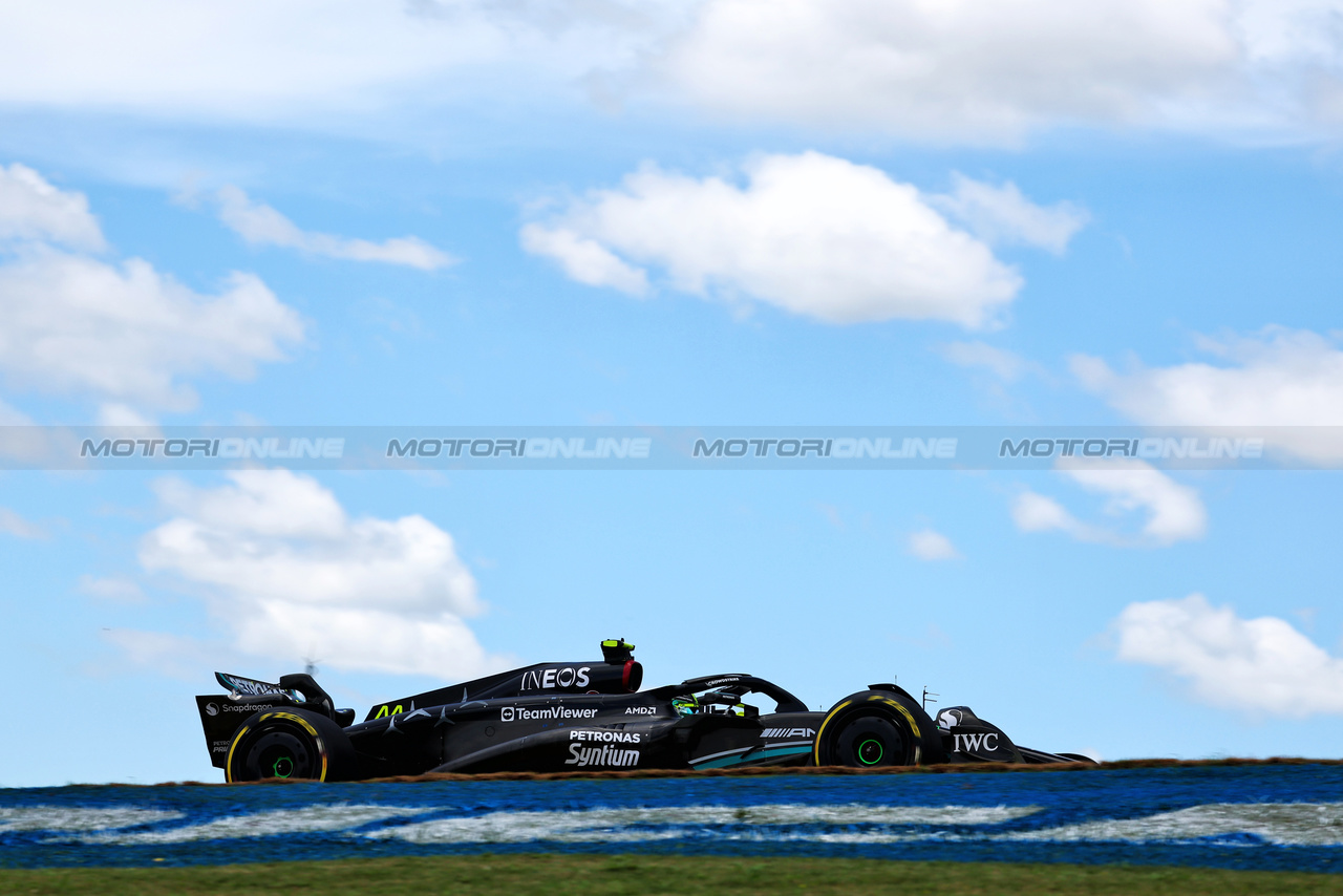 GP BRASILE, Lewis Hamilton (GBR) Mercedes AMG F1 W14.

04.11.2023. Formula 1 World Championship, Rd 21, Brazilian Grand Prix, Sao Paulo, Brazil, Sprint Day.

 - www.xpbimages.com, EMail: requests@xpbimages.com © Copyright: Coates / XPB Images