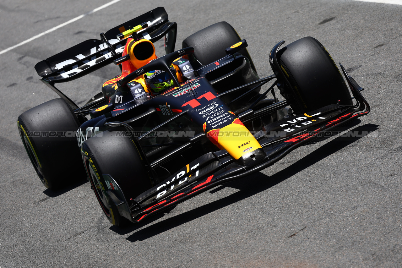 GP BRASILE, Sergio Perez (MEX) Red Bull Racing RB19.

04.11.2023. Formula 1 World Championship, Rd 21, Brazilian Grand Prix, Sao Paulo, Brazil, Sprint Day.

- www.xpbimages.com, EMail: requests@xpbimages.com © Copyright: Batchelor / XPB Images