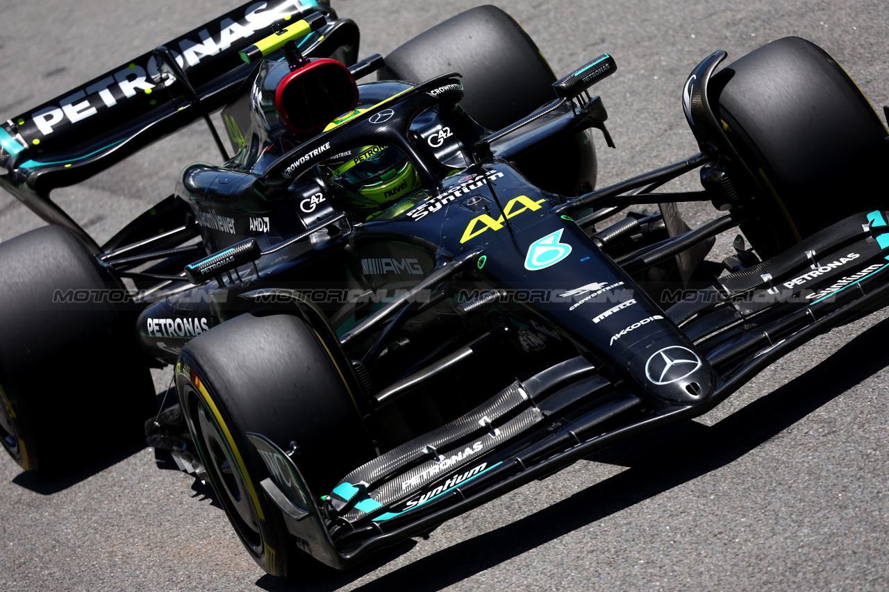GP BRASILE, Lewis Hamilton (GBR) Mercedes AMG F1 W14.

04.11.2023. Formula 1 World Championship, Rd 21, Brazilian Grand Prix, Sao Paulo, Brazil, Sprint Day.

- www.xpbimages.com, EMail: requests@xpbimages.com © Copyright: Batchelor / XPB Images