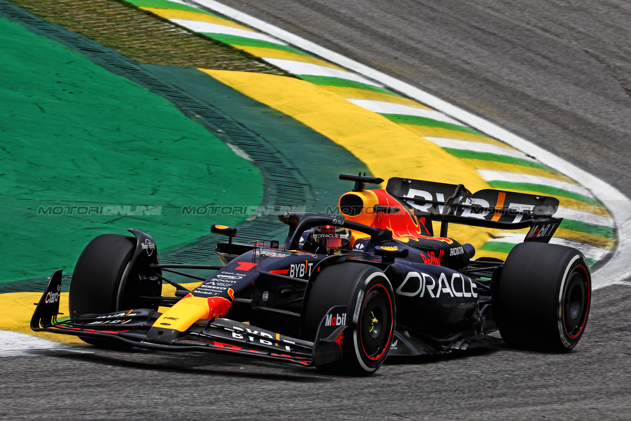 GP BRASILE, Max Verstappen (NLD) Red Bull Racing RB19.

03.11.2023. Formula 1 World Championship, Rd 21, Brazilian Grand Prix, Sao Paulo, Brazil, Qualifiche Day.

- www.xpbimages.com, EMail: requests@xpbimages.com © Copyright: Batchelor / XPB Images