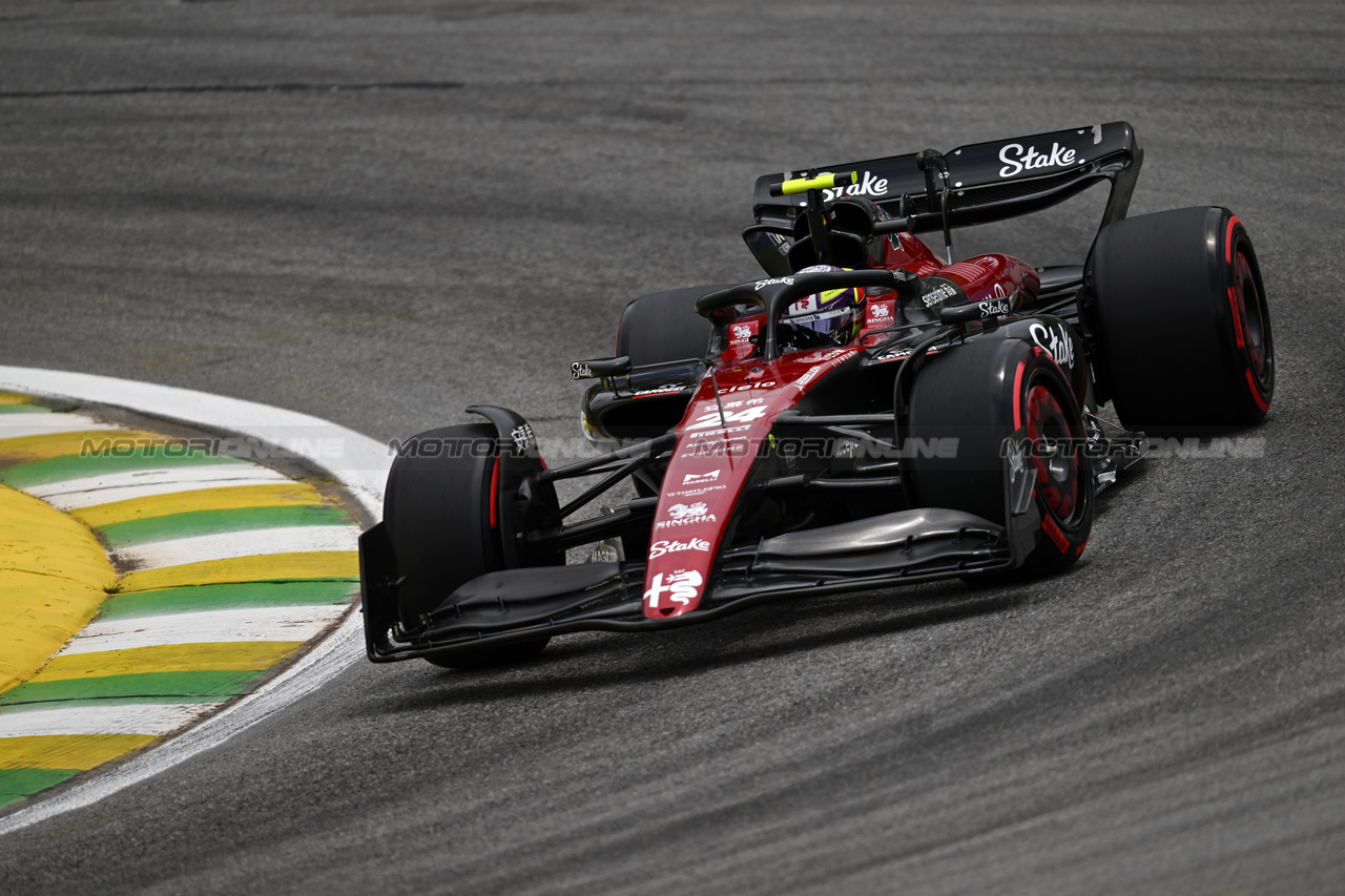 GP BRASILE, Zhou Guanyu (CHN) Alfa Romeo F1 Team C43.

03.11.2023. Formula 1 World Championship, Rd 21, Brazilian Grand Prix, Sao Paulo, Brazil, Qualifiche Day.

- www.xpbimages.com, EMail: requests@xpbimages.com © Copyright: Price / XPB Images
