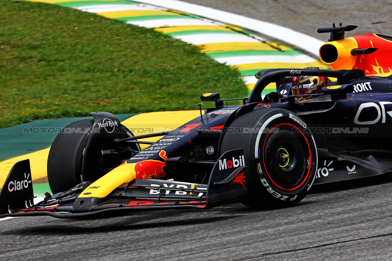 GP BRASILE, Max Verstappen (NLD) Red Bull Racing RB19.

03.11.2023. Formula 1 World Championship, Rd 21, Brazilian Grand Prix, Sao Paulo, Brazil, Qualifiche Day.

- www.xpbimages.com, EMail: requests@xpbimages.com © Copyright: Charniaux / XPB Images