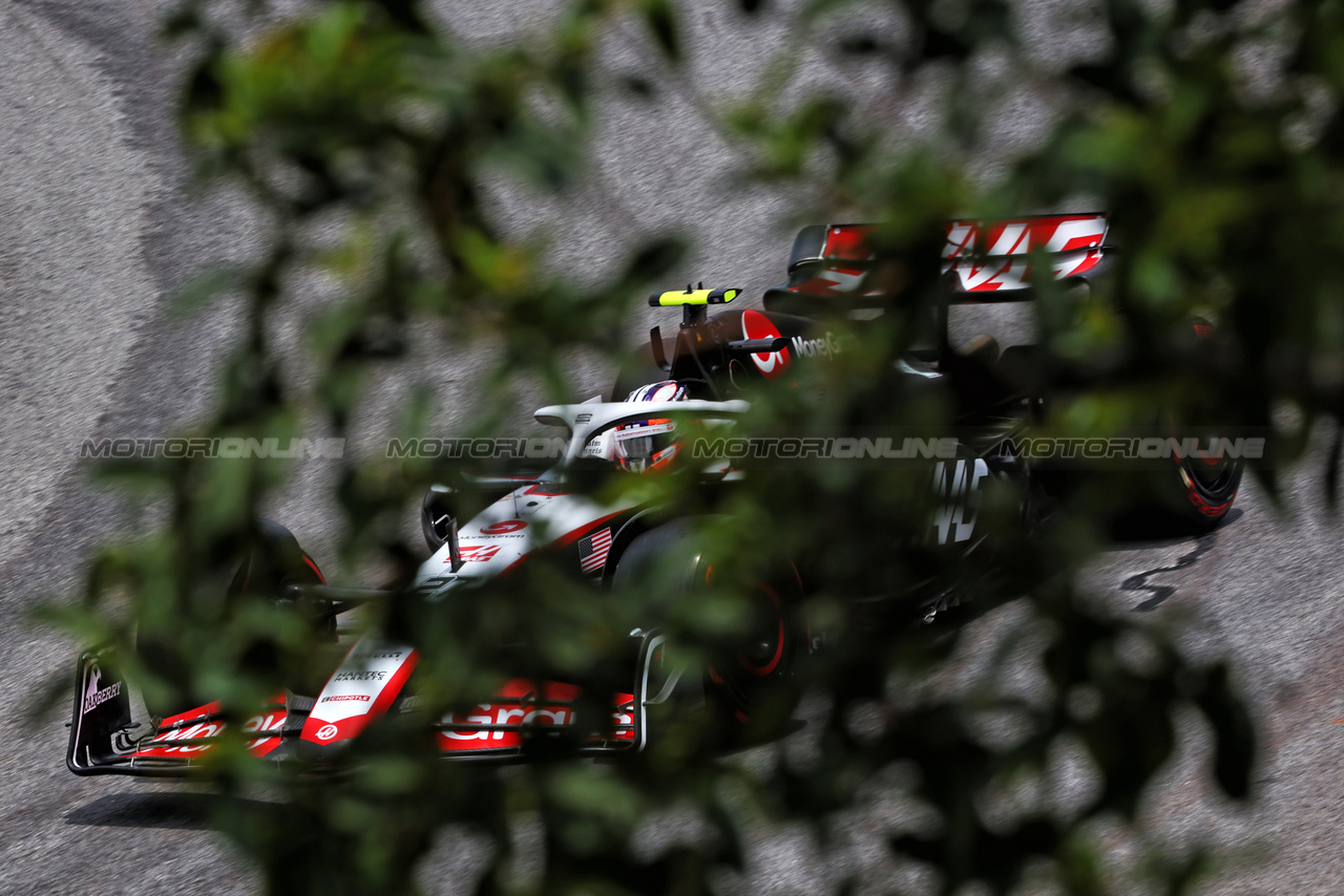 GP BRASILE, Nico Hulkenberg (GER) Haas VF-23.

03.11.2023. Formula 1 World Championship, Rd 21, Brazilian Grand Prix, Sao Paulo, Brazil, Qualifiche Day.

- www.xpbimages.com, EMail: requests@xpbimages.com © Copyright: Charniaux / XPB Images