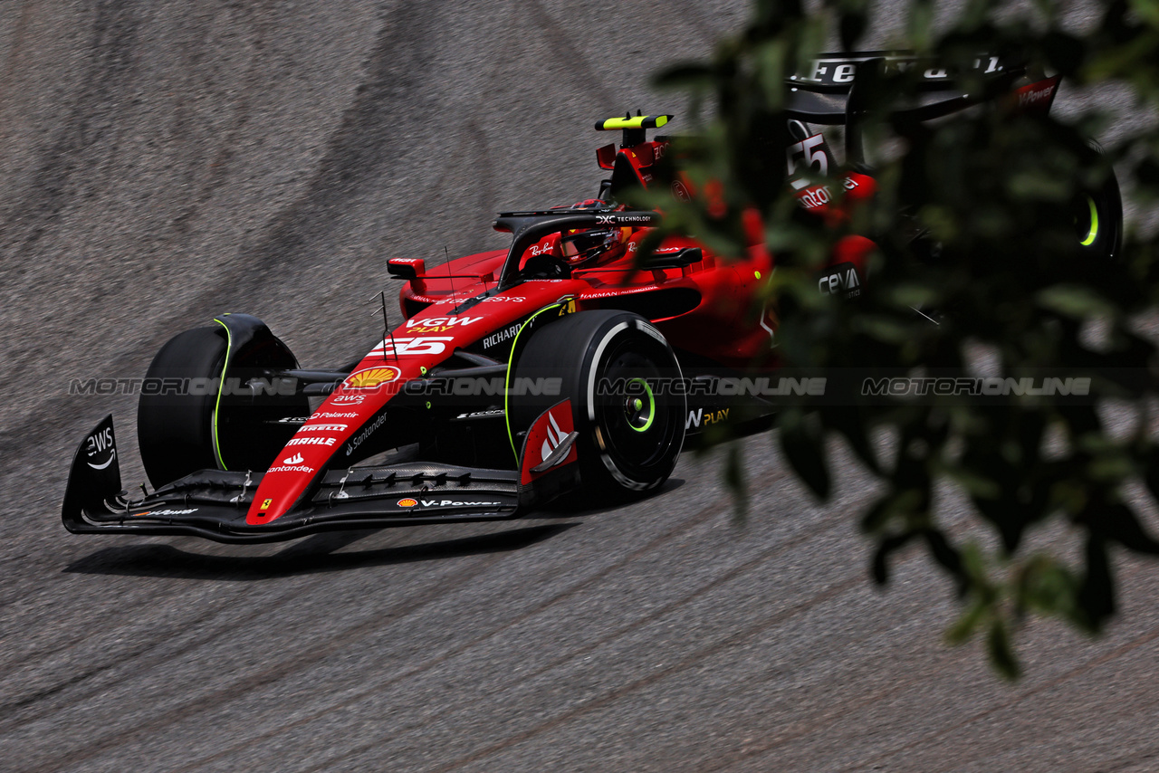 GP BRASILE, Carlos Sainz Jr (ESP) Ferrari SF-23.

03.11.2023. Formula 1 World Championship, Rd 21, Brazilian Grand Prix, Sao Paulo, Brazil, Qualifiche Day.

- www.xpbimages.com, EMail: requests@xpbimages.com © Copyright: Charniaux / XPB Images