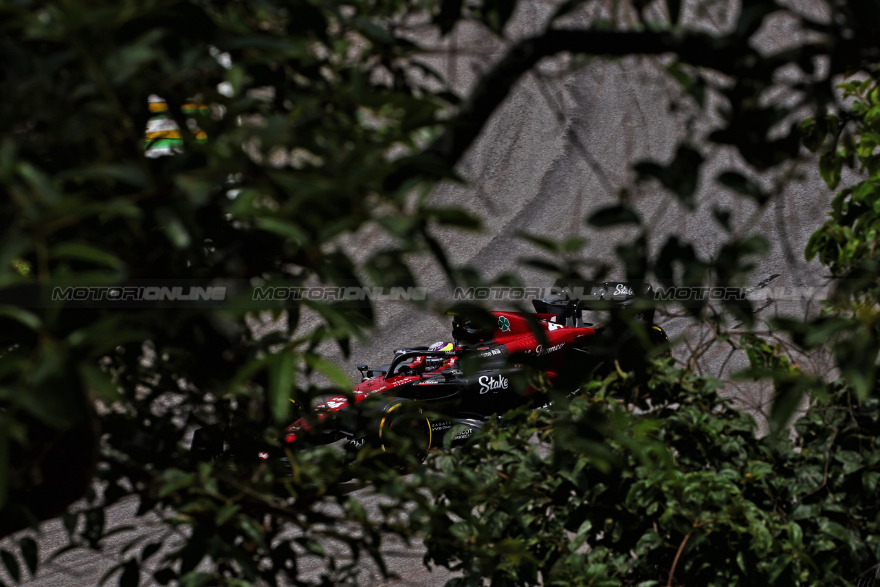 GP BRASILE, Zhou Guanyu (CHN) Alfa Romeo F1 Team C43.

03.11.2023. Formula 1 World Championship, Rd 21, Brazilian Grand Prix, Sao Paulo, Brazil, Qualifiche Day.

- www.xpbimages.com, EMail: requests@xpbimages.com © Copyright: Charniaux / XPB Images