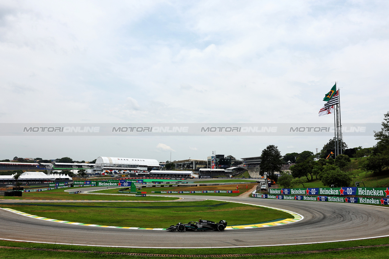 GP BRASILE, Lewis Hamilton (GBR) Mercedes AMG F1 W14.

03.11.2023. Formula 1 World Championship, Rd 21, Brazilian Grand Prix, Sao Paulo, Brazil, Qualifiche Day.

- www.xpbimages.com, EMail: requests@xpbimages.com © Copyright: Charniaux / XPB Images