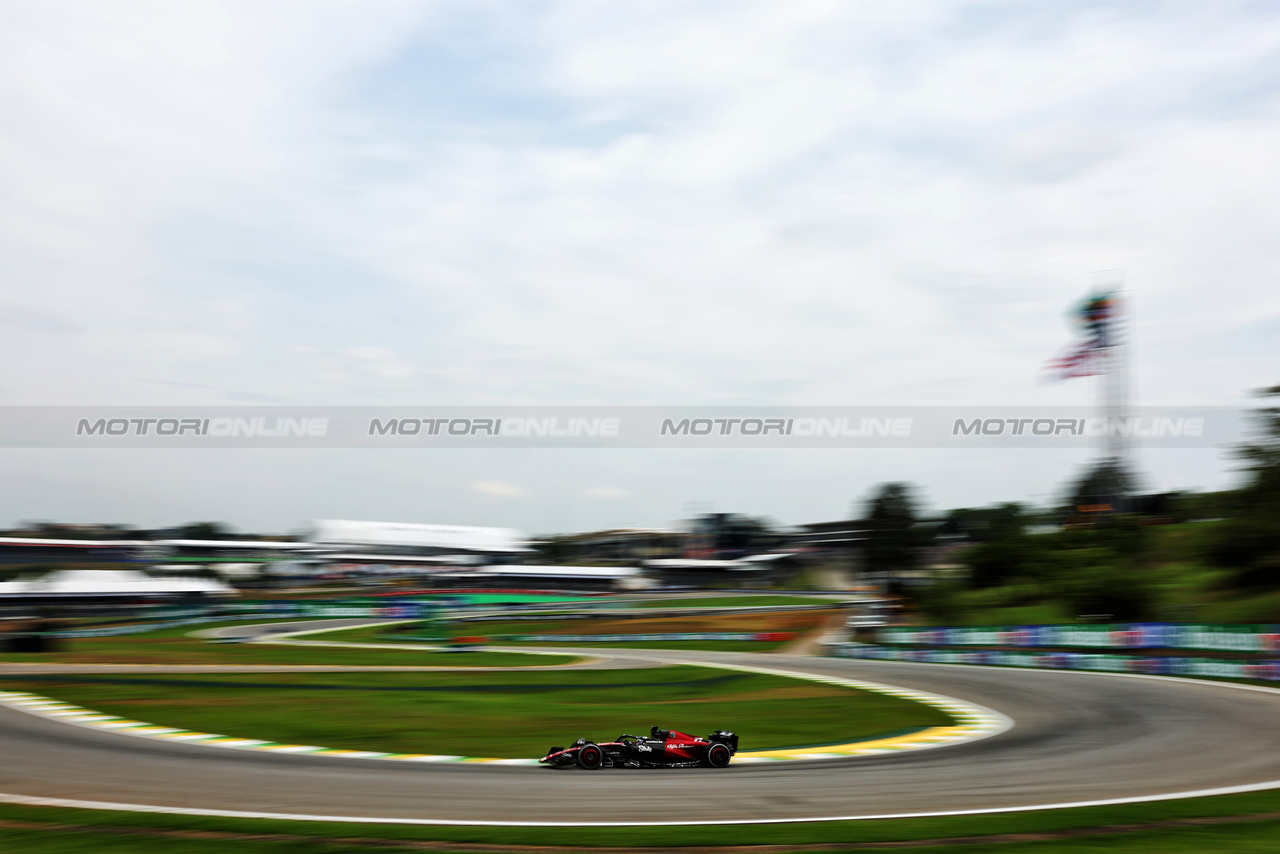 GP BRASILE, Valtteri Bottas (FIN) Alfa Romeo F1 Team C43.

03.11.2023. Formula 1 World Championship, Rd 21, Brazilian Grand Prix, Sao Paulo, Brazil, Qualifiche Day.

- www.xpbimages.com, EMail: requests@xpbimages.com © Copyright: Charniaux / XPB Images