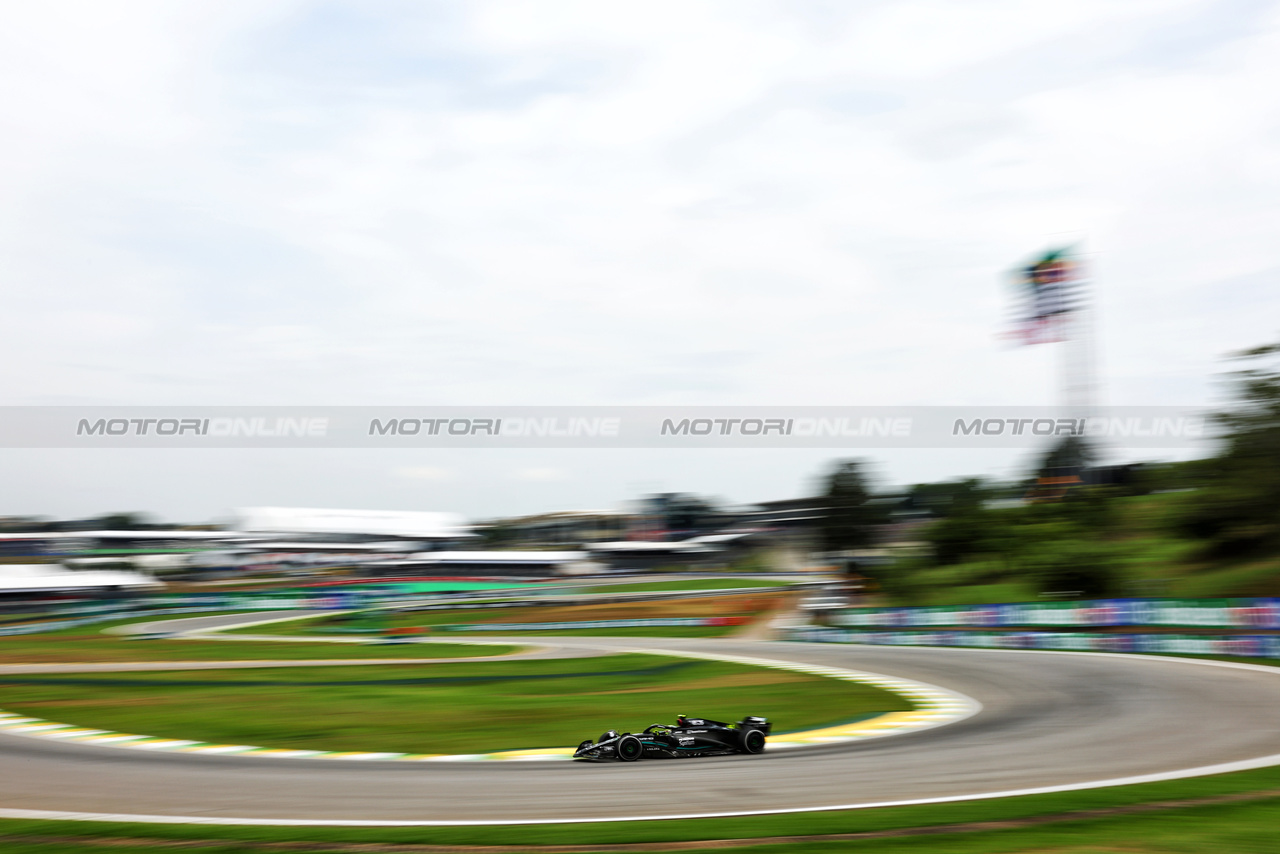 GP BRASILE, Lewis Hamilton (GBR) Mercedes AMG F1 W14.

03.11.2023. Formula 1 World Championship, Rd 21, Brazilian Grand Prix, Sao Paulo, Brazil, Qualifiche Day.

- www.xpbimages.com, EMail: requests@xpbimages.com © Copyright: Charniaux / XPB Images
