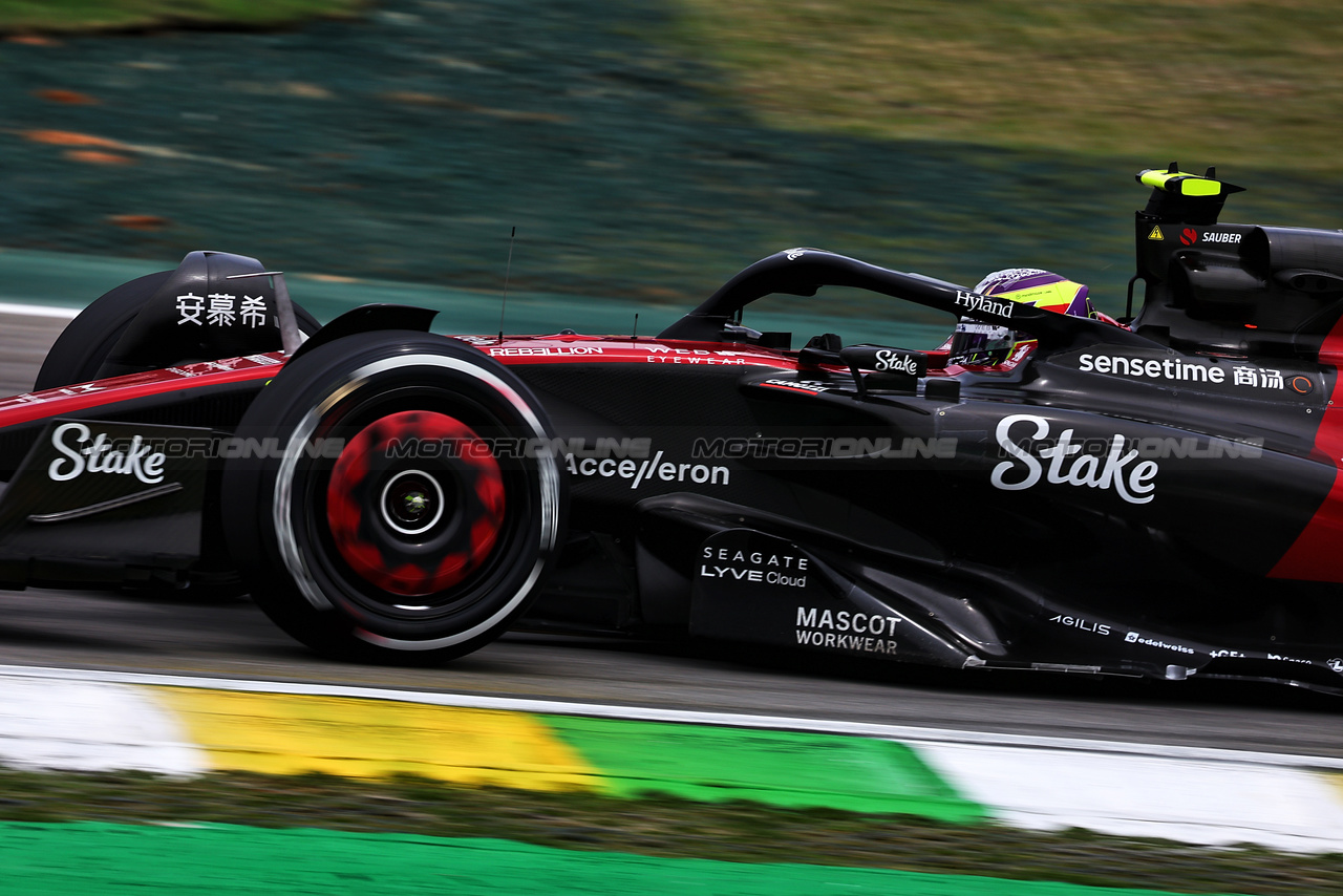 GP BRASILE, Zhou Guanyu (CHN) Alfa Romeo F1 Team C43.

03.11.2023. Formula 1 World Championship, Rd 21, Brazilian Grand Prix, Sao Paulo, Brazil, Qualifiche Day.

- www.xpbimages.com, EMail: requests@xpbimages.com © Copyright: Batchelor / XPB Images