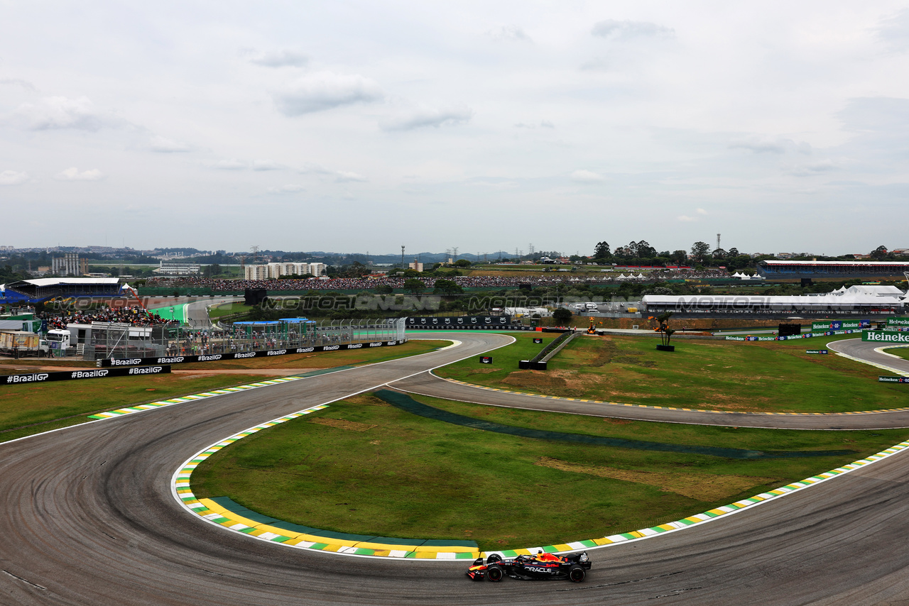 GP BRASILE, Max Verstappen (NLD) Red Bull Racing RB19.

03.11.2023. Formula 1 World Championship, Rd 21, Brazilian Grand Prix, Sao Paulo, Brazil, Qualifiche Day.

- www.xpbimages.com, EMail: requests@xpbimages.com © Copyright: Charniaux / XPB Images