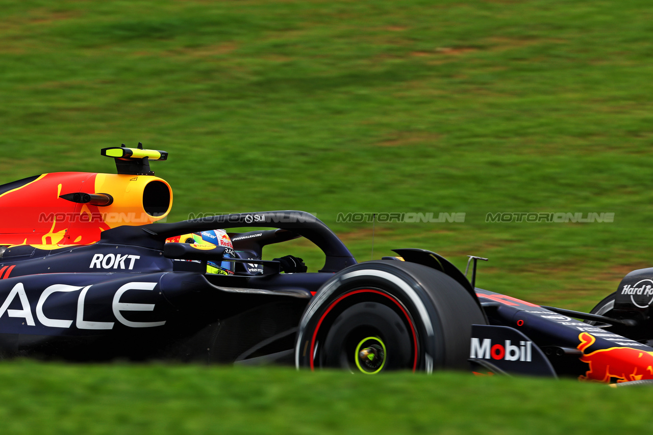 GP BRASILE, Sergio Perez (MEX) Red Bull Racing RB19.

03.11.2023. Formula 1 World Championship, Rd 21, Brazilian Grand Prix, Sao Paulo, Brazil, Qualifiche Day.

 - www.xpbimages.com, EMail: requests@xpbimages.com © Copyright: Coates / XPB Images