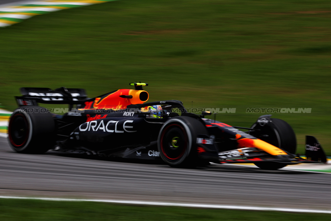 GP BRASILE, Sergio Perez (MEX) Red Bull Racing RB19.

03.11.2023. Formula 1 World Championship, Rd 21, Brazilian Grand Prix, Sao Paulo, Brazil, Qualifiche Day.

 - www.xpbimages.com, EMail: requests@xpbimages.com © Copyright: Coates / XPB Images