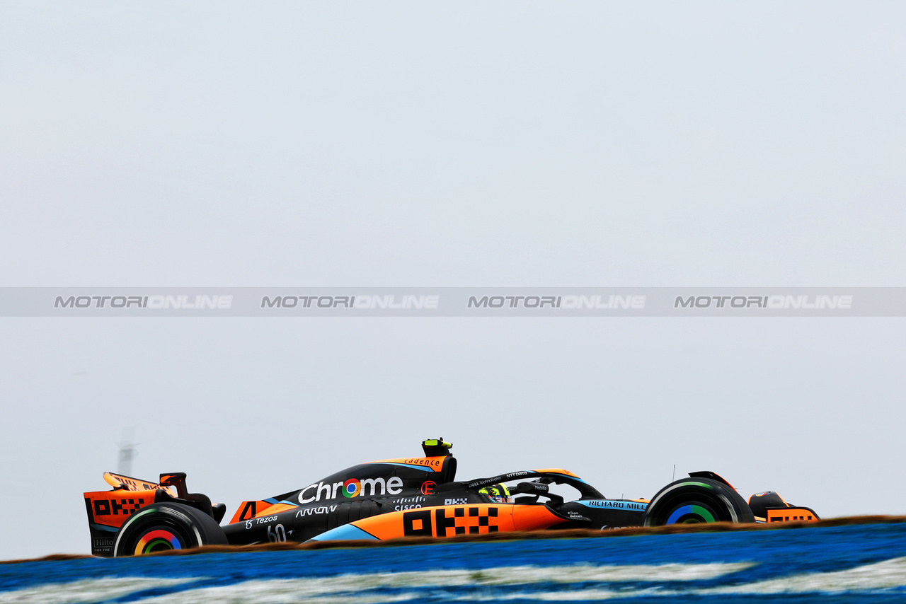 GP BRASILE, Lando Norris (GBR) McLaren MCL60.

03.11.2023. Formula 1 World Championship, Rd 21, Brazilian Grand Prix, Sao Paulo, Brazil, Qualifiche Day.

 - www.xpbimages.com, EMail: requests@xpbimages.com © Copyright: Coates / XPB Images