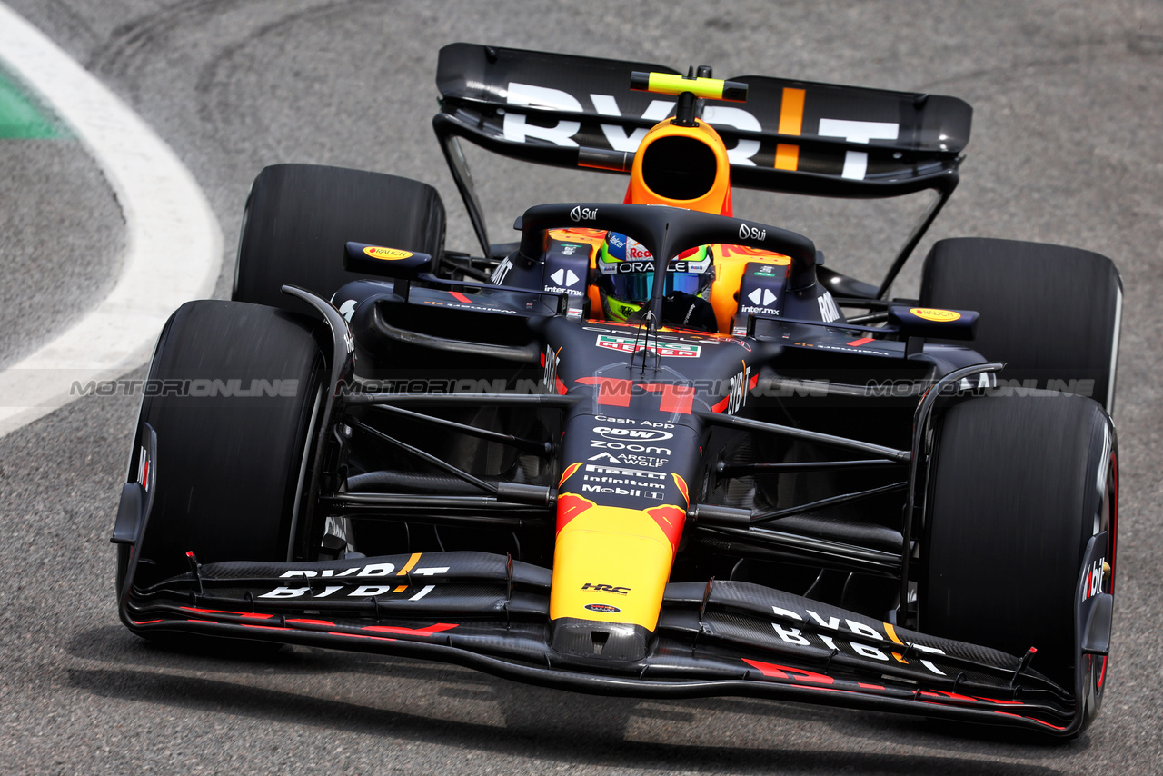 GP BRASILE, Sergio Perez (MEX) Red Bull Racing RB19.

03.11.2023. Formula 1 World Championship, Rd 21, Brazilian Grand Prix, Sao Paulo, Brazil, Qualifiche Day.

- www.xpbimages.com, EMail: requests@xpbimages.com © Copyright: Batchelor / XPB Images