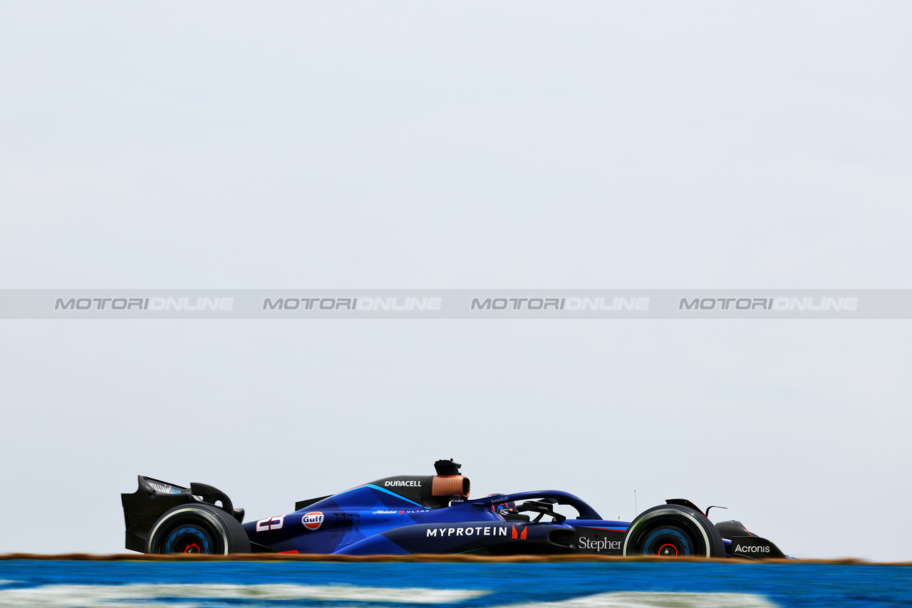 GP BRASILE, Alexander Albon (THA) Williams Racing FW45.

03.11.2023. Formula 1 World Championship, Rd 21, Brazilian Grand Prix, Sao Paulo, Brazil, Qualifiche Day.

 - www.xpbimages.com, EMail: requests@xpbimages.com © Copyright: Coates / XPB Images
