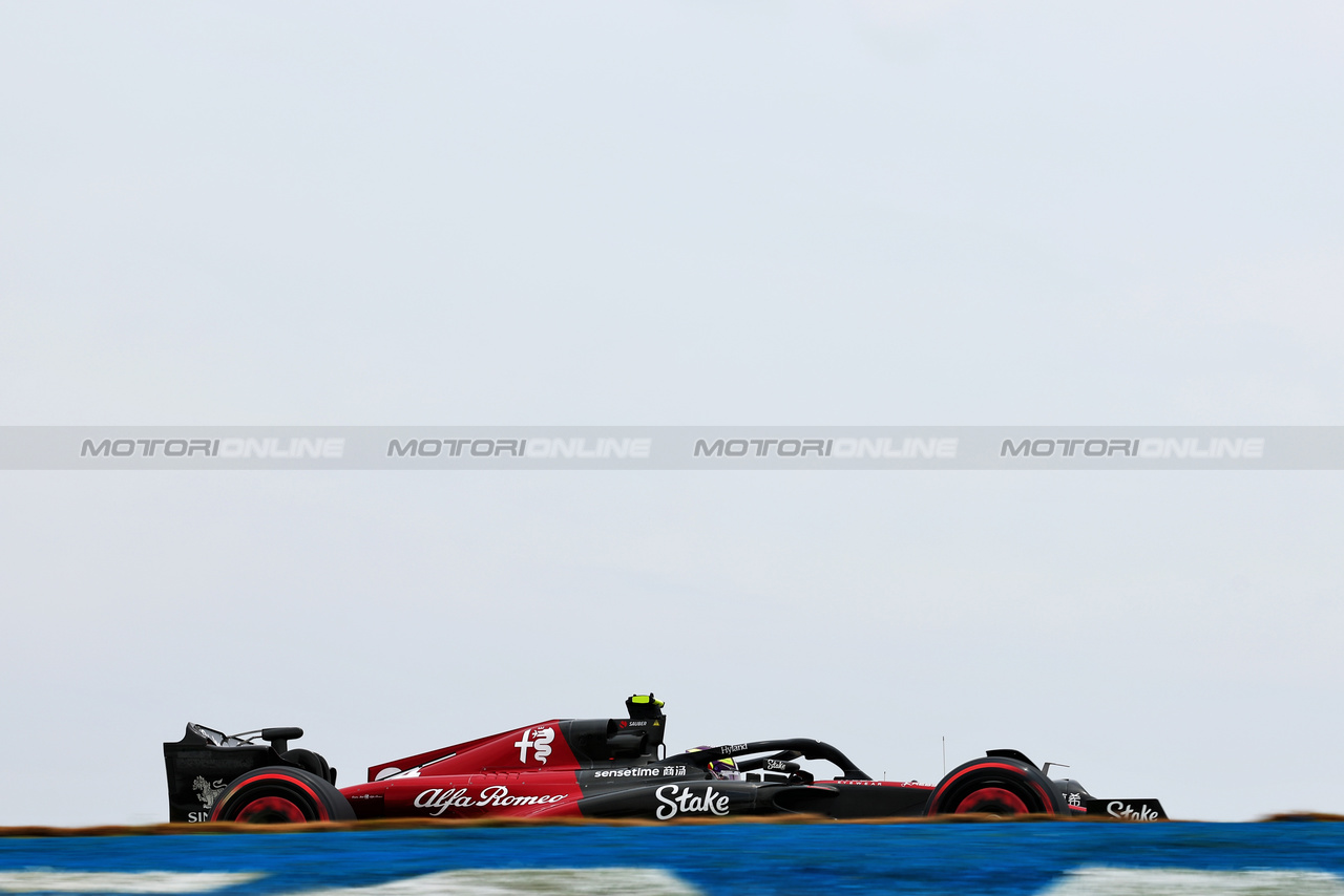 GP BRASILE, Zhou Guanyu (CHN) Alfa Romeo F1 Team C43.

03.11.2023. Formula 1 World Championship, Rd 21, Brazilian Grand Prix, Sao Paulo, Brazil, Qualifiche Day.

 - www.xpbimages.com, EMail: requests@xpbimages.com © Copyright: Coates / XPB Images