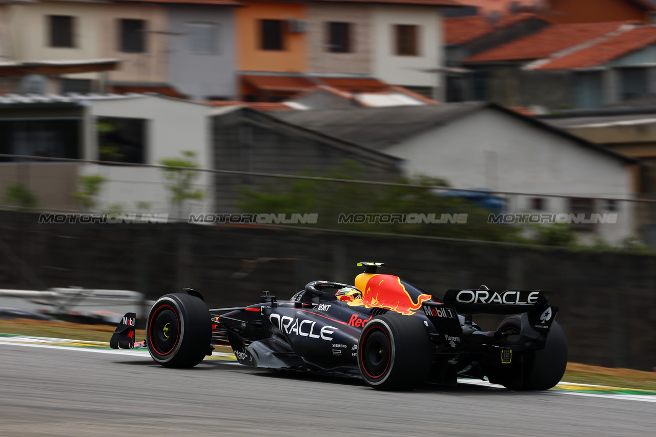 GP BRASILE, Sergio Perez (MEX) Red Bull Racing RB19.

03.11.2023. Formula 1 World Championship, Rd 21, Brazilian Grand Prix, Sao Paulo, Brazil, Qualifiche Day.

 - www.xpbimages.com, EMail: requests@xpbimages.com © Copyright: Coates / XPB Images