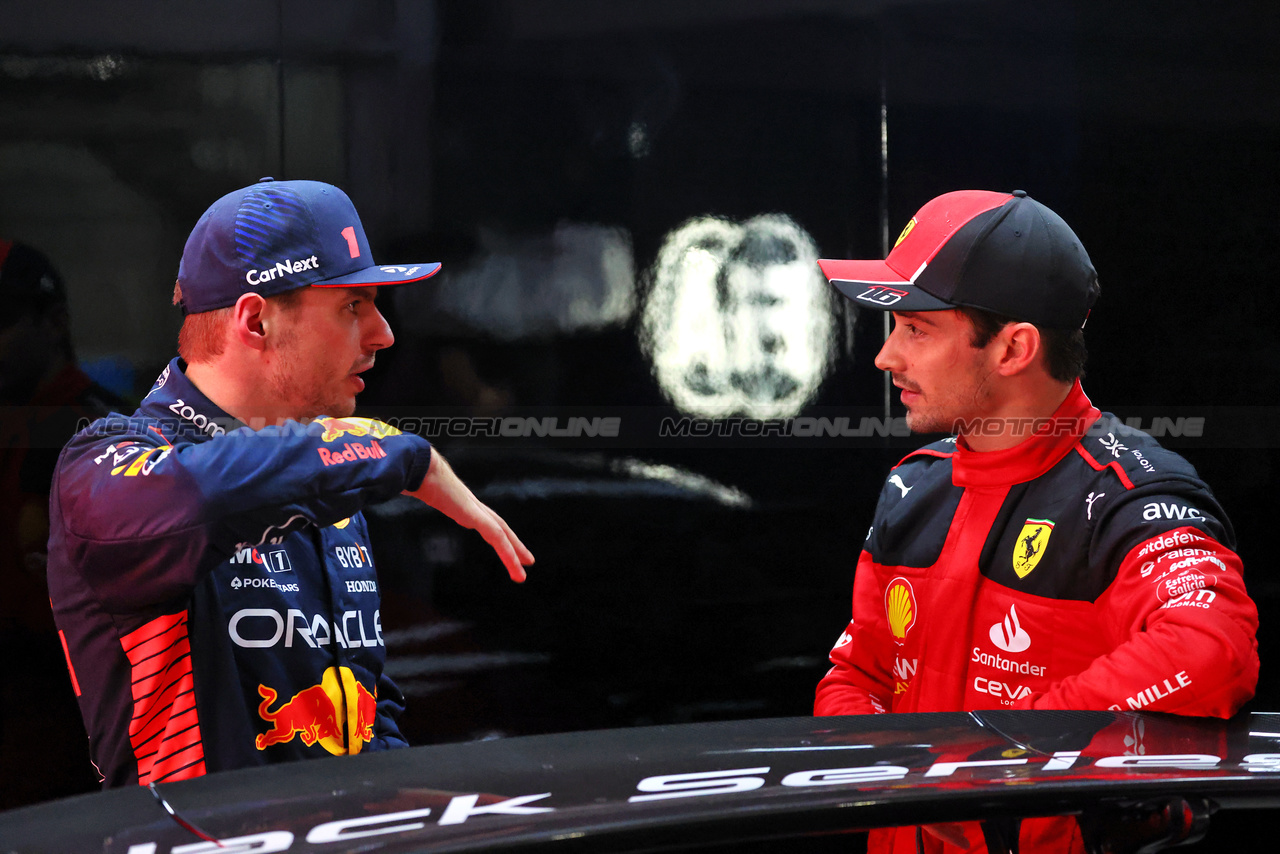 GP BRASILE, (L to R): Max Verstappen (NLD) Red Bull Racing with Charles Leclerc (MON) Ferrari in qualifying parc ferme.

03.11.2023. Formula 1 World Championship, Rd 21, Brazilian Grand Prix, Sao Paulo, Brazil, Qualifiche Day.

- www.xpbimages.com, EMail: requests@xpbimages.com © Copyright: Batchelor / XPB Images