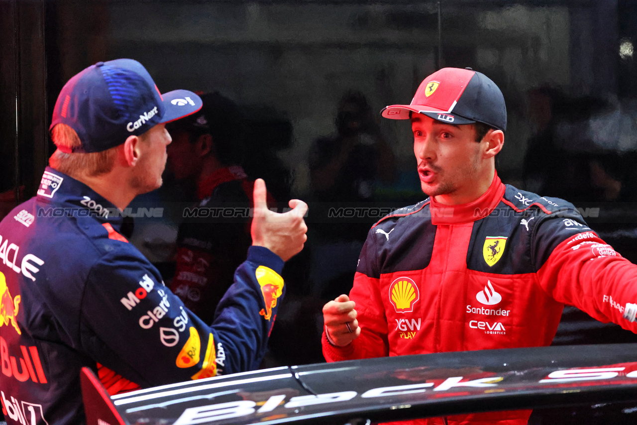 GP BRASILE, (L to R): Max Verstappen (NLD) Red Bull Racing with Charles Leclerc (MON) Ferrari in qualifying parc ferme.

03.11.2023. Formula 1 World Championship, Rd 21, Brazilian Grand Prix, Sao Paulo, Brazil, Qualifiche Day.

- www.xpbimages.com, EMail: requests@xpbimages.com © Copyright: Batchelor / XPB Images