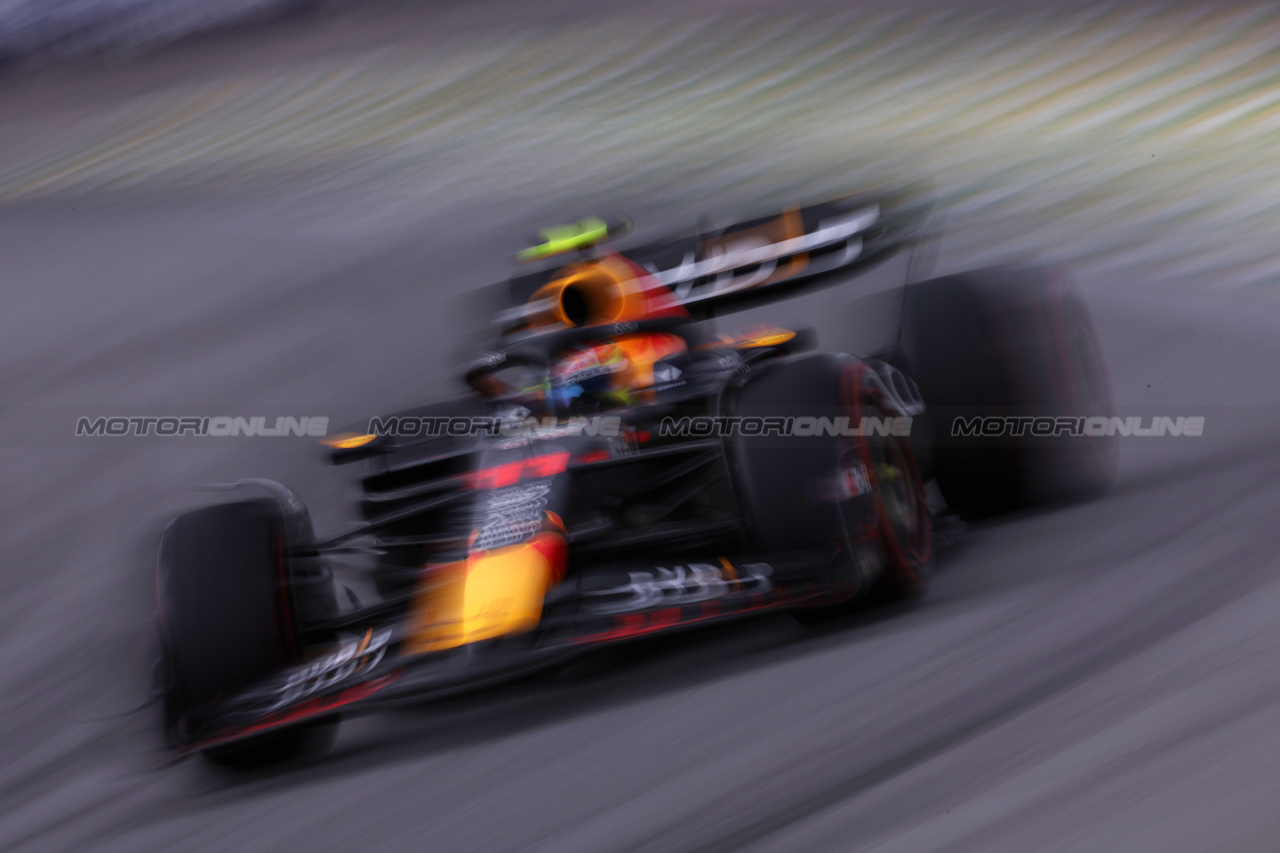 GP BRASILE, Sergio Perez (MEX) Red Bull Racing RB19.

03.11.2023. Formula 1 World Championship, Rd 21, Brazilian Grand Prix, Sao Paulo, Brazil, Qualifiche Day.

- www.xpbimages.com, EMail: requests@xpbimages.com © Copyright: Staley / XPB Images