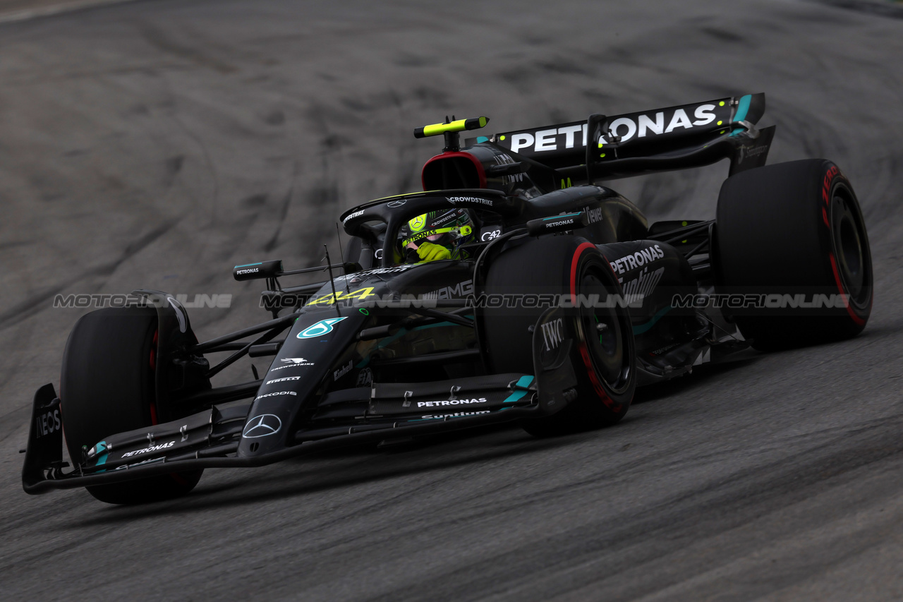 GP BRASILE, Lewis Hamilton (GBR) Mercedes AMG F1 W14.

03.11.2023. Formula 1 World Championship, Rd 21, Brazilian Grand Prix, Sao Paulo, Brazil, Qualifiche Day.

- www.xpbimages.com, EMail: requests@xpbimages.com © Copyright: Staley / XPB Images