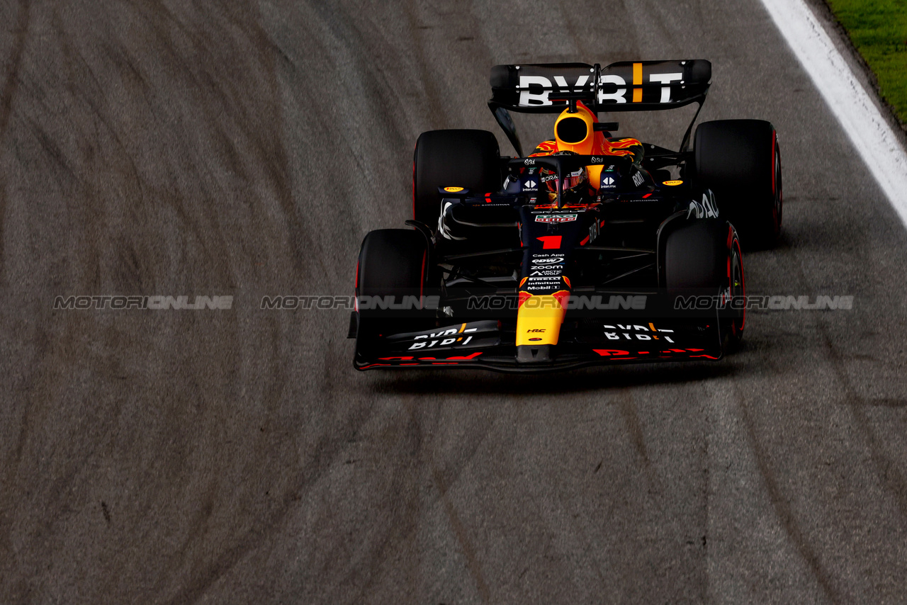 GP BRASILE, Max Verstappen (NLD) Red Bull Racing RB19.

03.11.2023. Formula 1 World Championship, Rd 21, Brazilian Grand Prix, Sao Paulo, Brazil, Qualifiche Day.

 - www.xpbimages.com, EMail: requests@xpbimages.com © Copyright: Coates / XPB Images