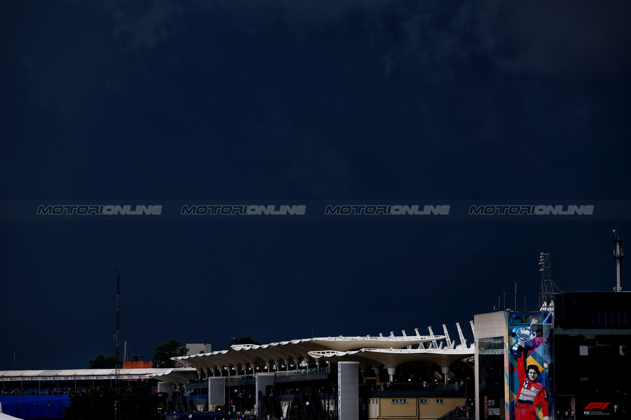 GP BRASILE, Circuit Atmosfera - storm clouds.

03.11.2023. Formula 1 World Championship, Rd 21, Brazilian Grand Prix, Sao Paulo, Brazil, Qualifiche Day.

 - www.xpbimages.com, EMail: requests@xpbimages.com © Copyright: Coates / XPB Images