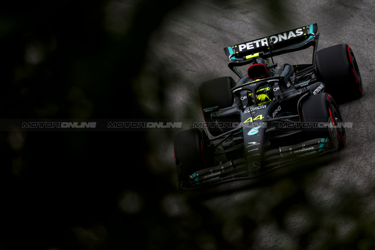 GP BRASILE, Lewis Hamilton (GBR) Mercedes AMG F1 W14.

03.11.2023. Formula 1 World Championship, Rd 21, Brazilian Grand Prix, Sao Paulo, Brazil, Qualifiche Day.

 - www.xpbimages.com, EMail: requests@xpbimages.com © Copyright: Coates / XPB Images