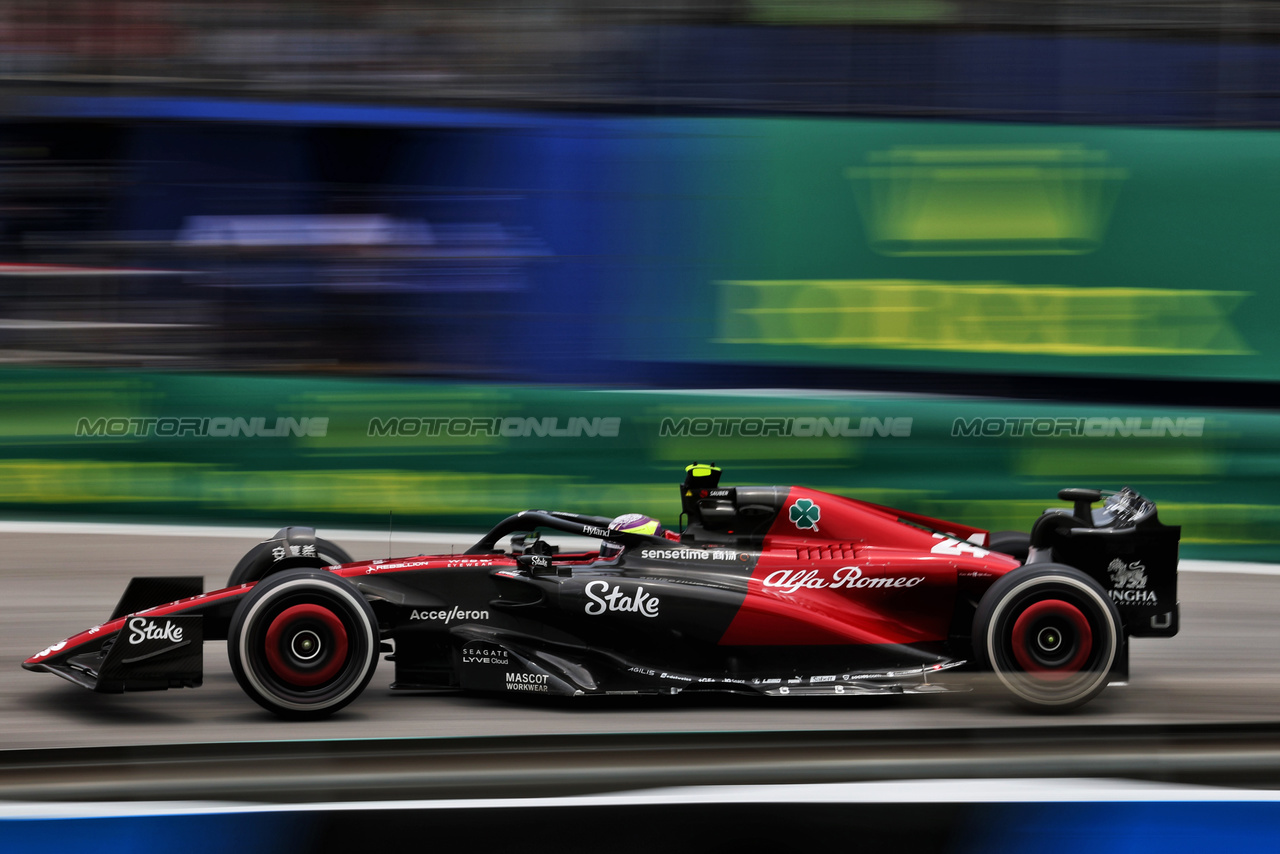 GP BRASILE, Zhou Guanyu (CHN) Alfa Romeo F1 Team C43.

03.11.2023. Formula 1 World Championship, Rd 21, Brazilian Grand Prix, Sao Paulo, Brazil, Qualifiche Day.

- www.xpbimages.com, EMail: requests@xpbimages.com © Copyright: Staley / XPB Images