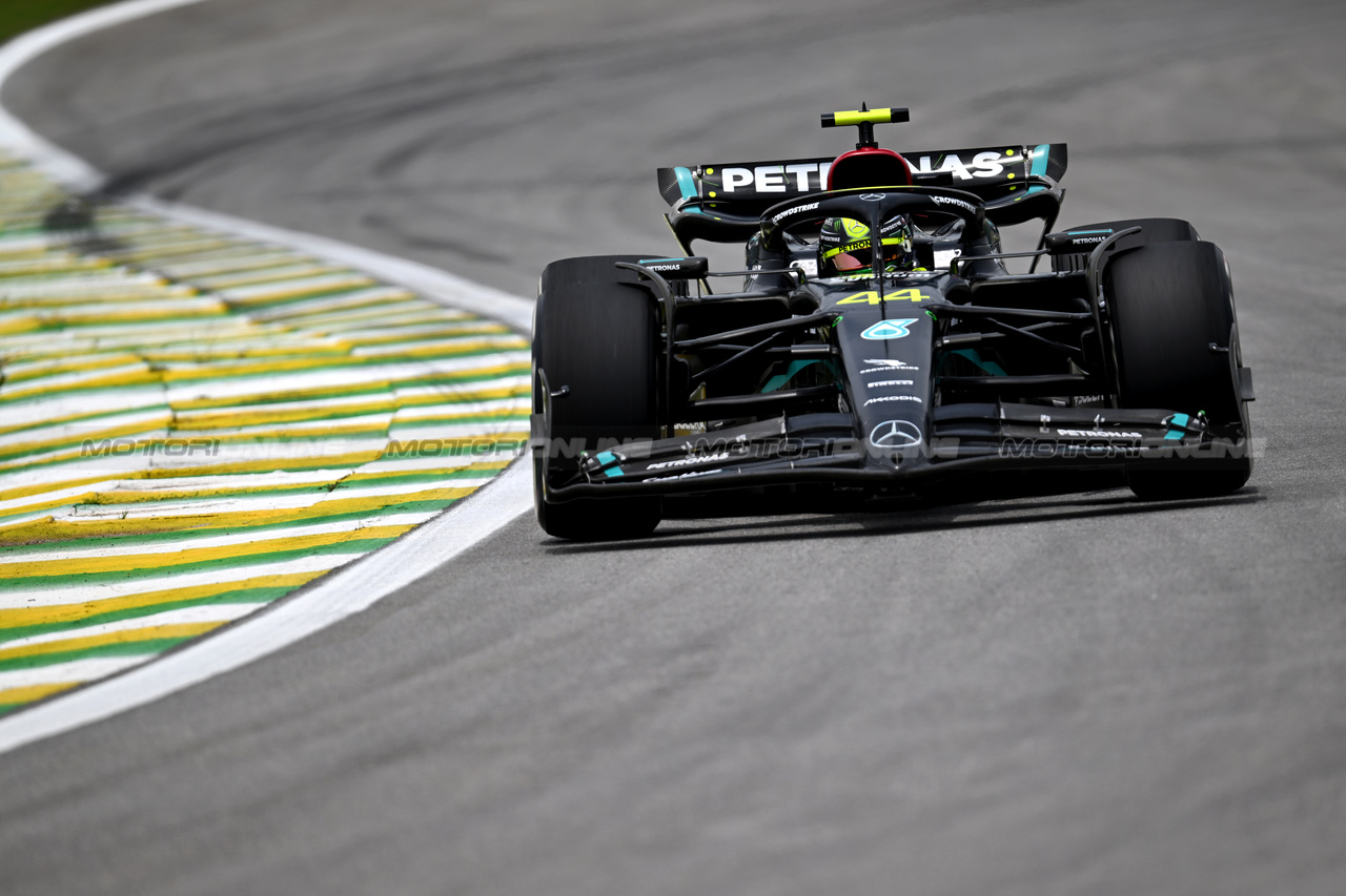 GP BRASILE, Lewis Hamilton (GBR) Mercedes AMG F1 W14.

03.11.2023. Formula 1 World Championship, Rd 21, Brazilian Grand Prix, Sao Paulo, Brazil, Qualifiche Day.

- www.xpbimages.com, EMail: requests@xpbimages.com © Copyright: Price / XPB Images